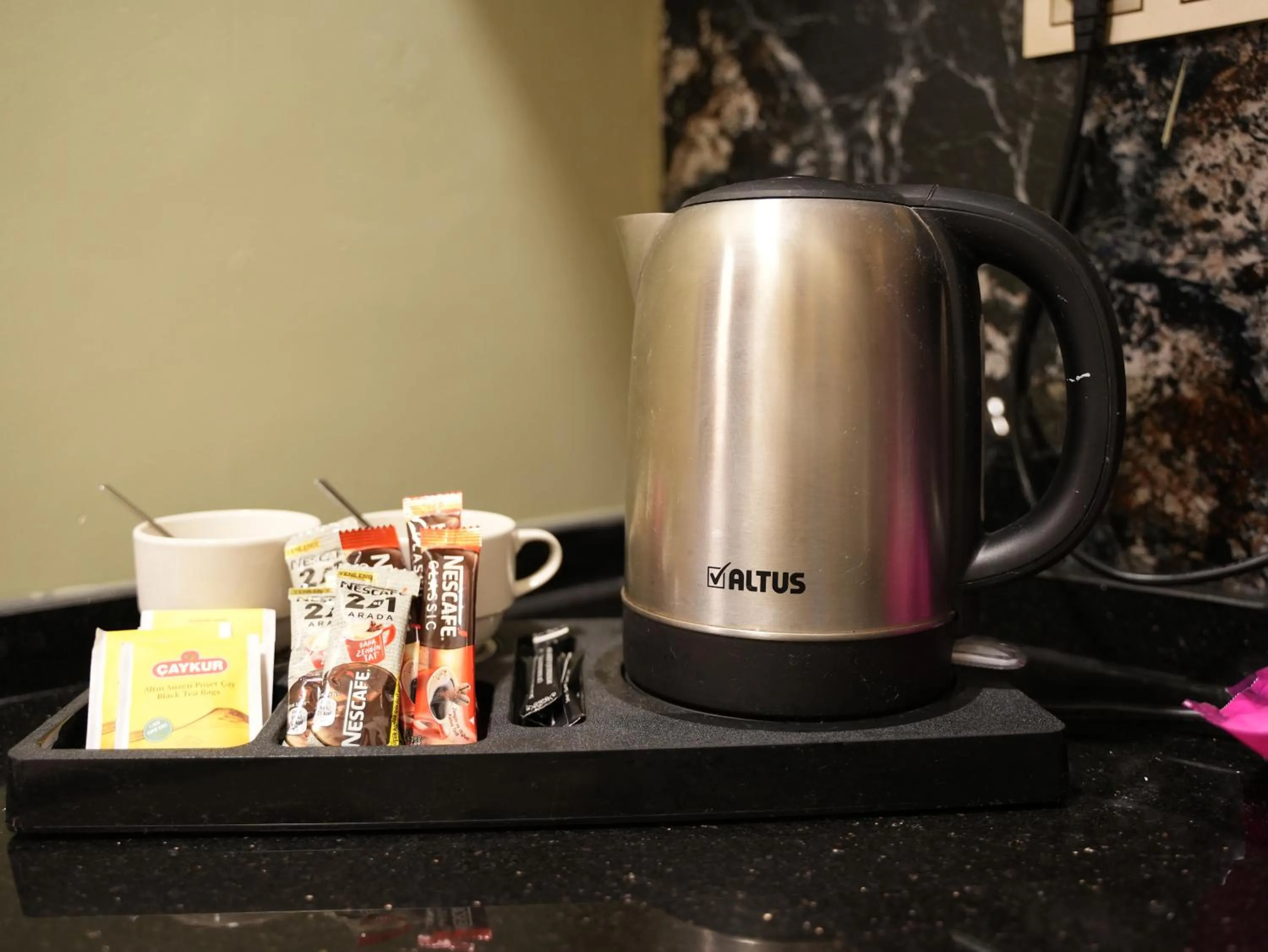 Coffee/tea facilities in Whıte Moon Hotel Suites