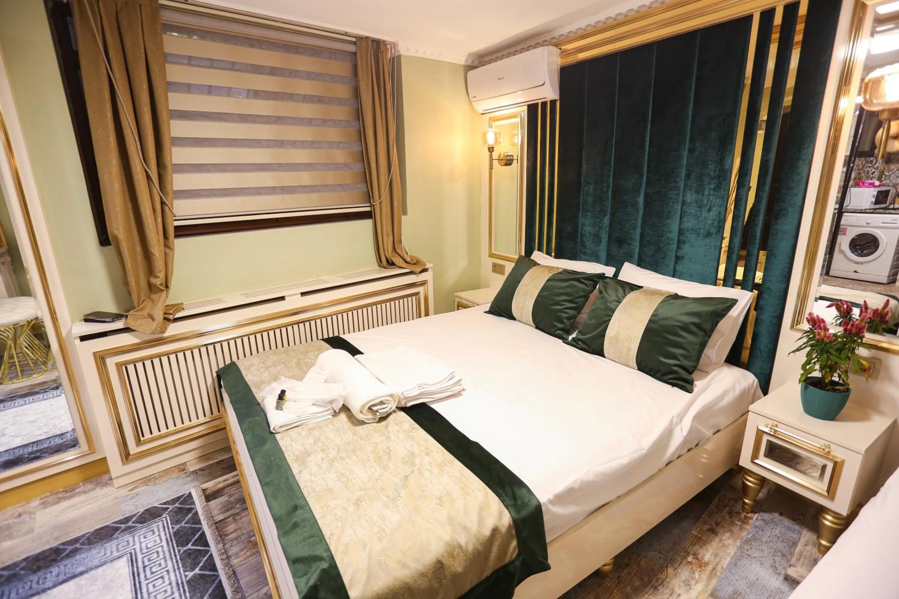 Bed in Whıte Moon Hotel Suites