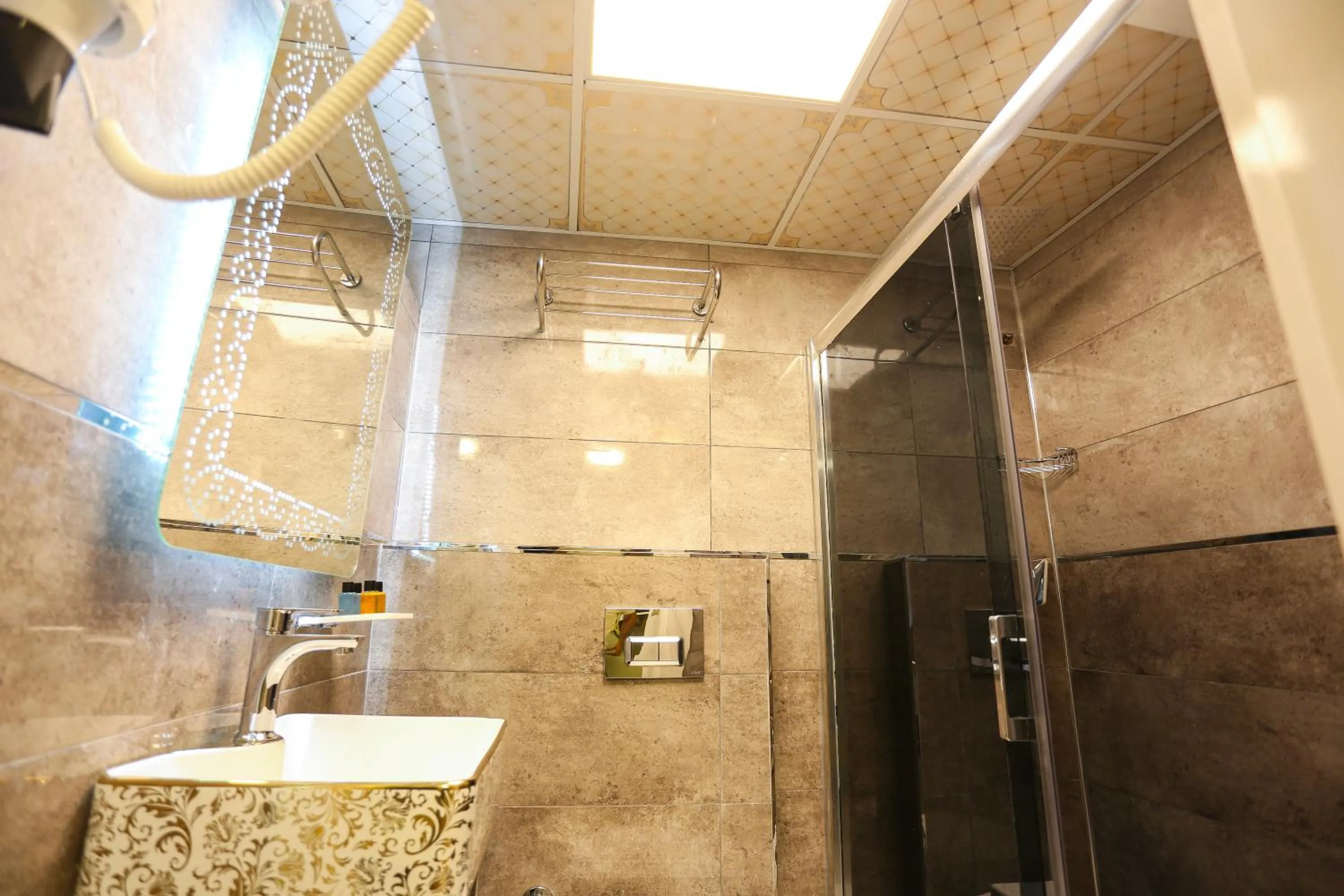 Shower in Whıte Moon Hotel Suites