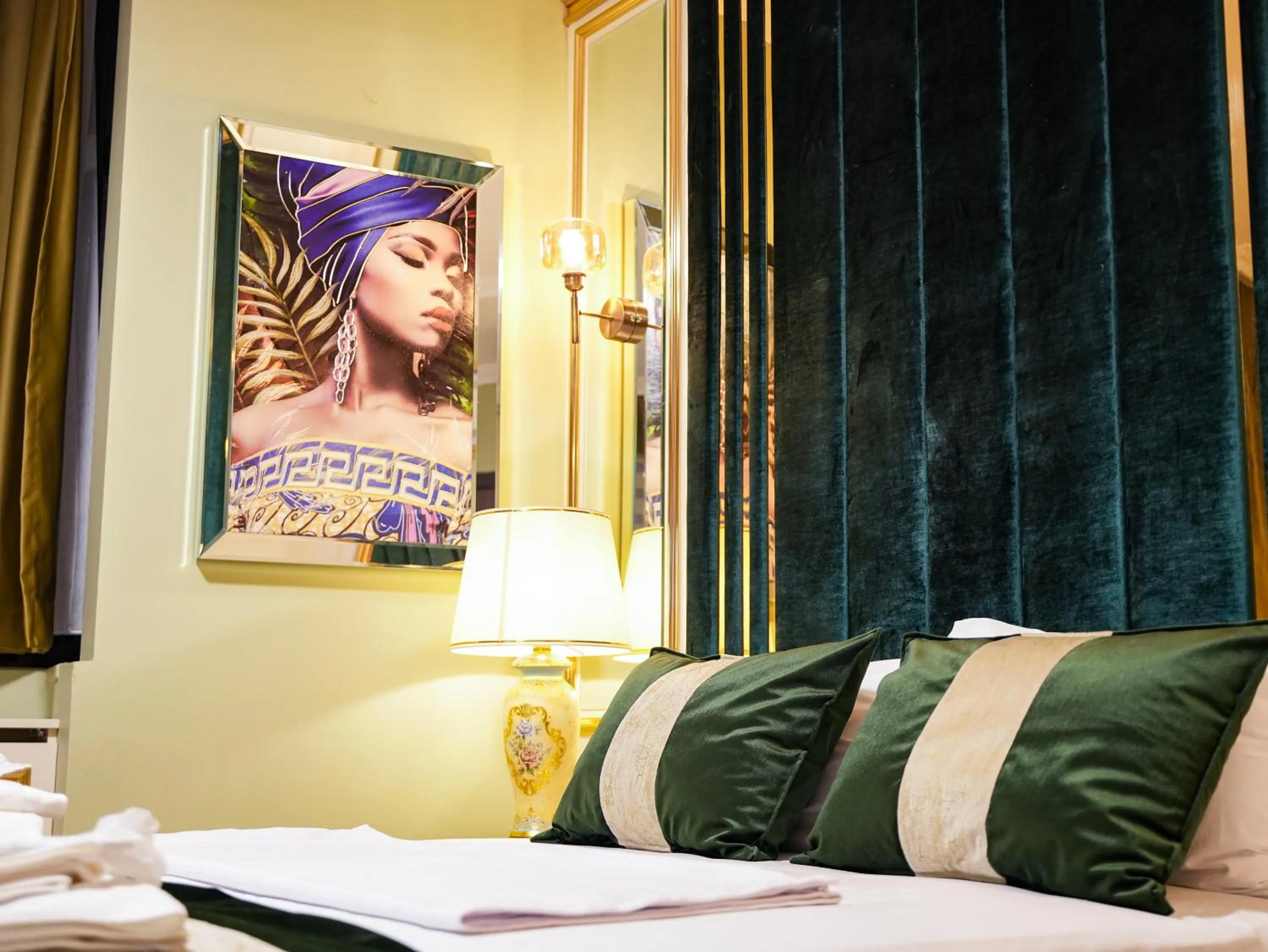 Bed in Whıte Moon Hotel Suites