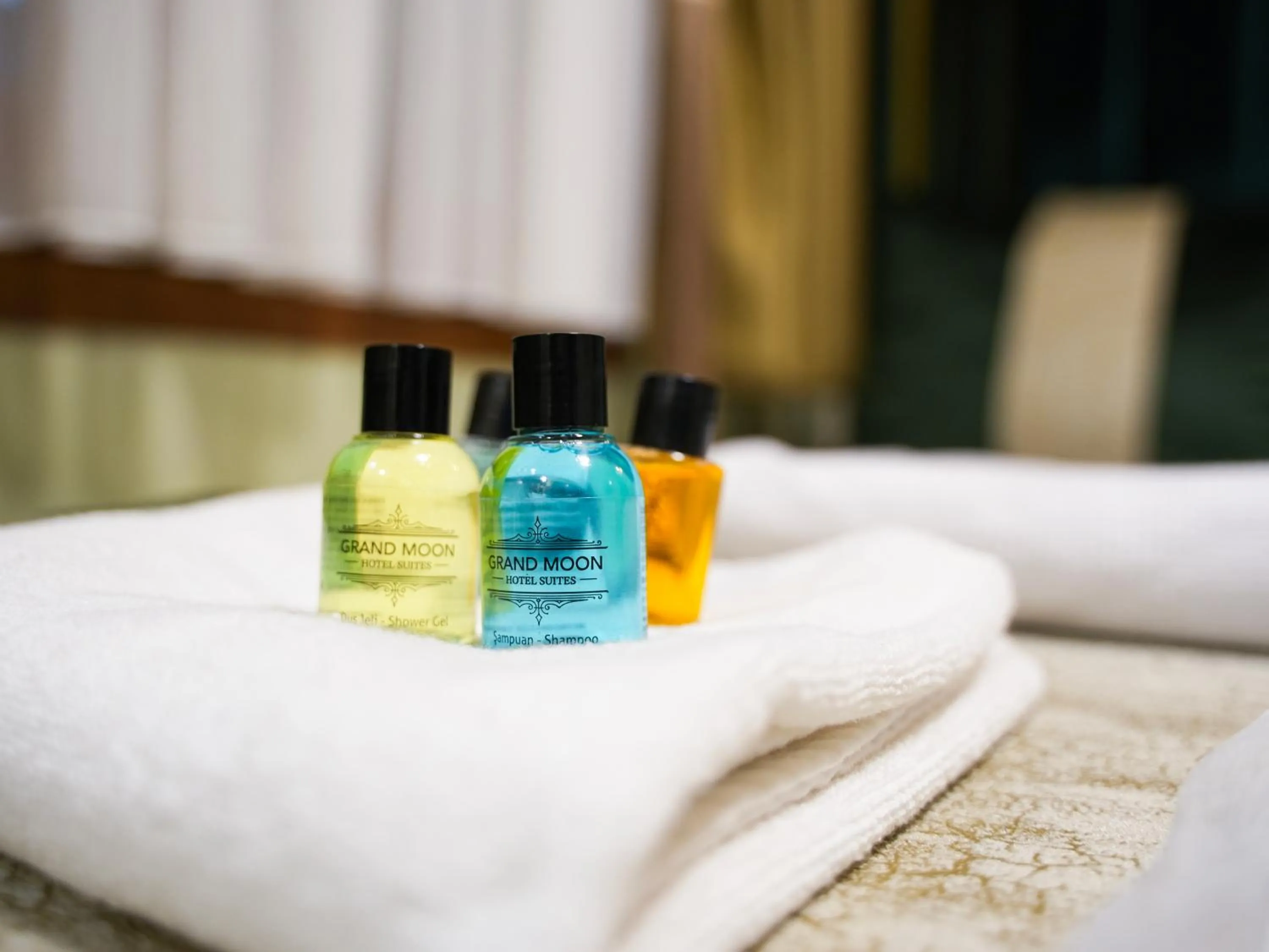 towels in Whıte Moon Hotel Suites