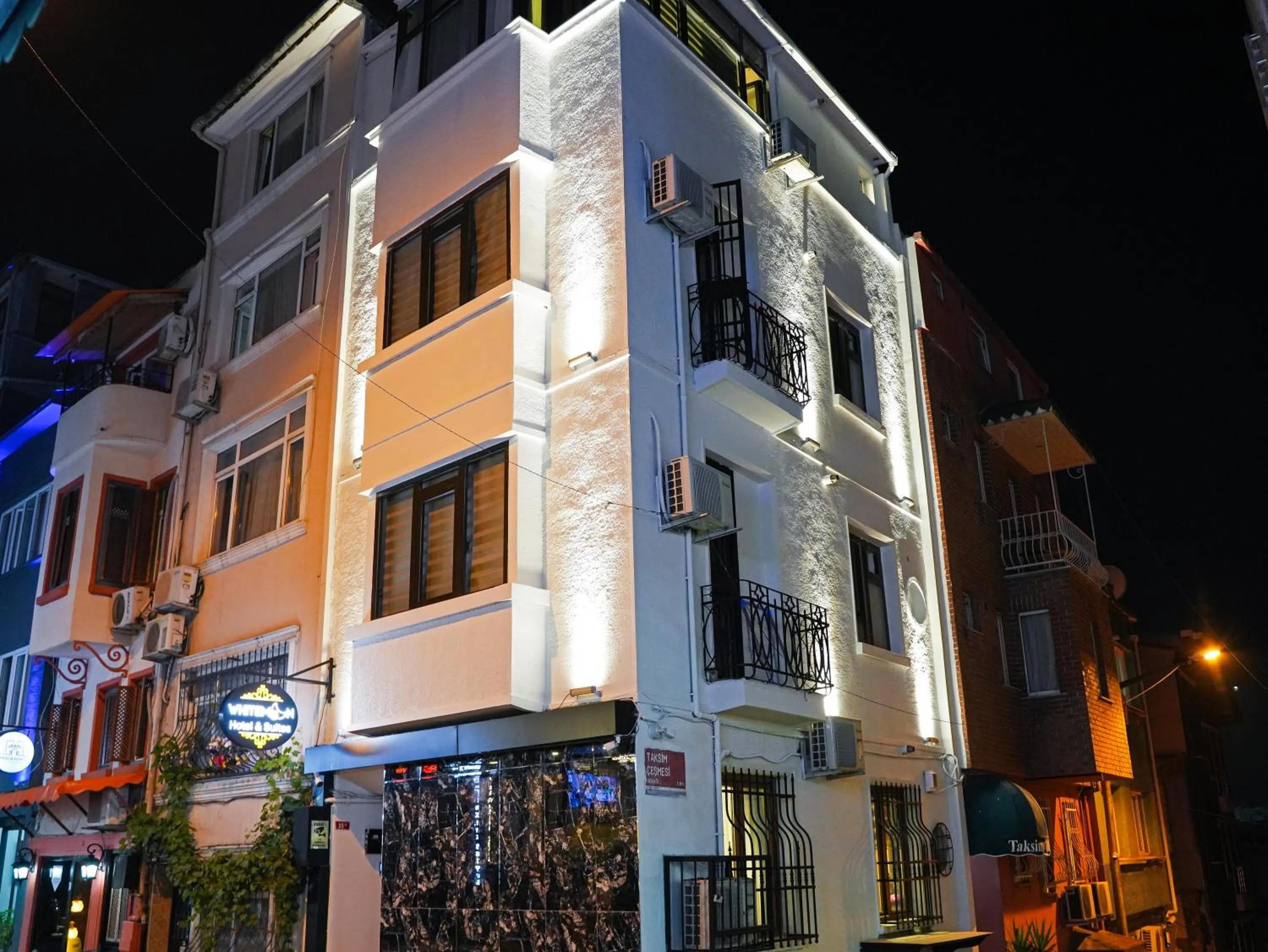 Property building in Whıte Moon Hotel Suites