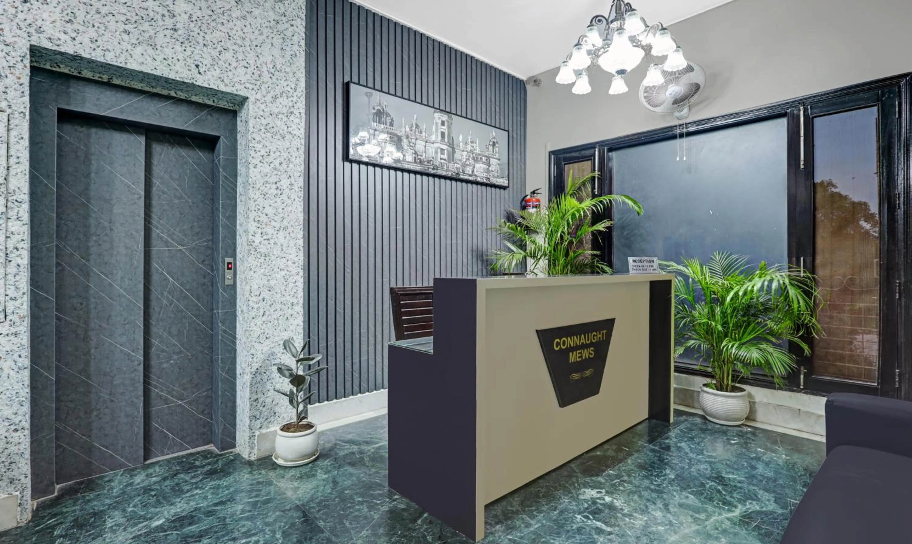 Lobby or reception in Itsy Hotels Connaught Mews