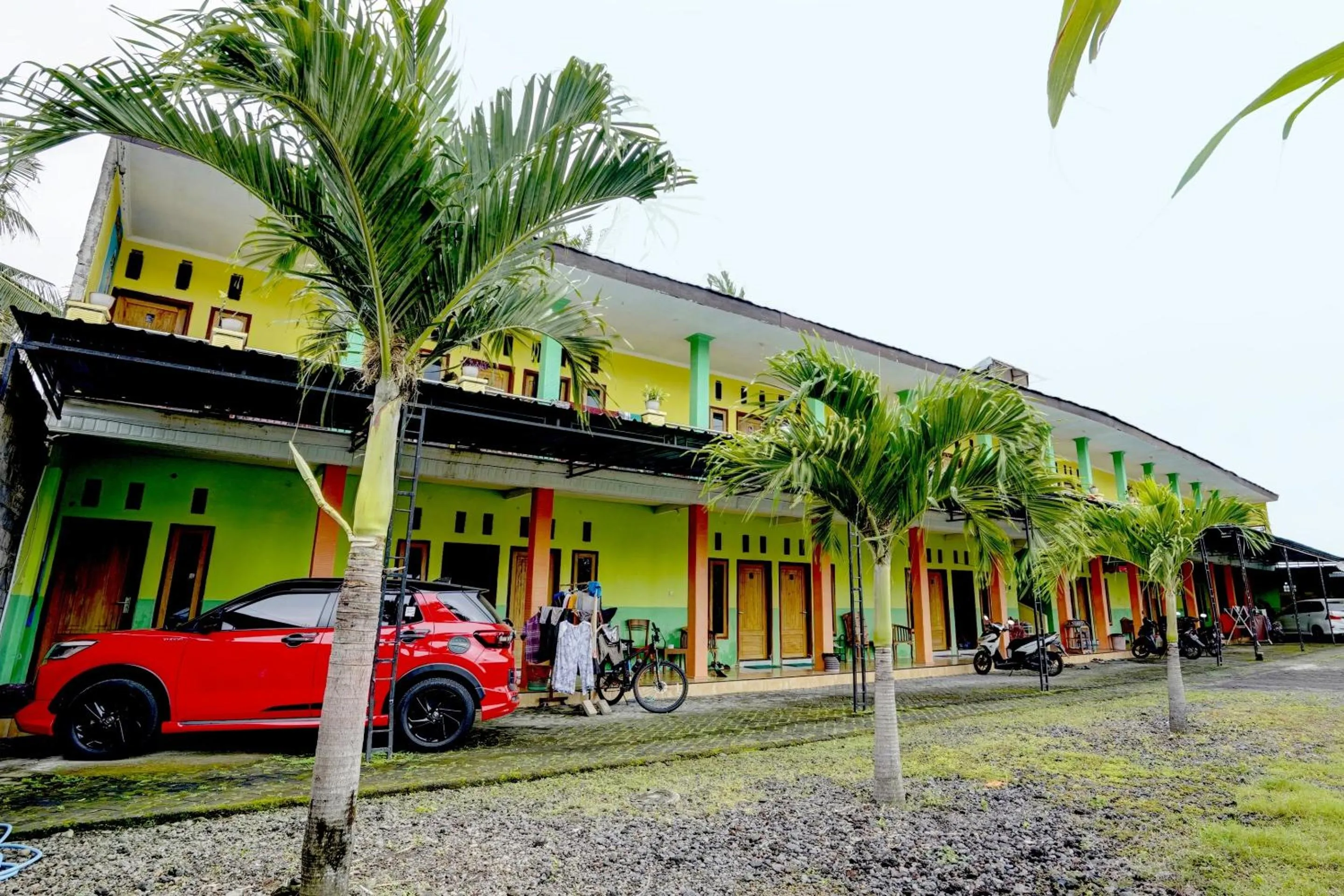 Facade/entrance in Hotel O Anisah Adil Homestay SyariahNearsmart Kampung Desa Pakistaji