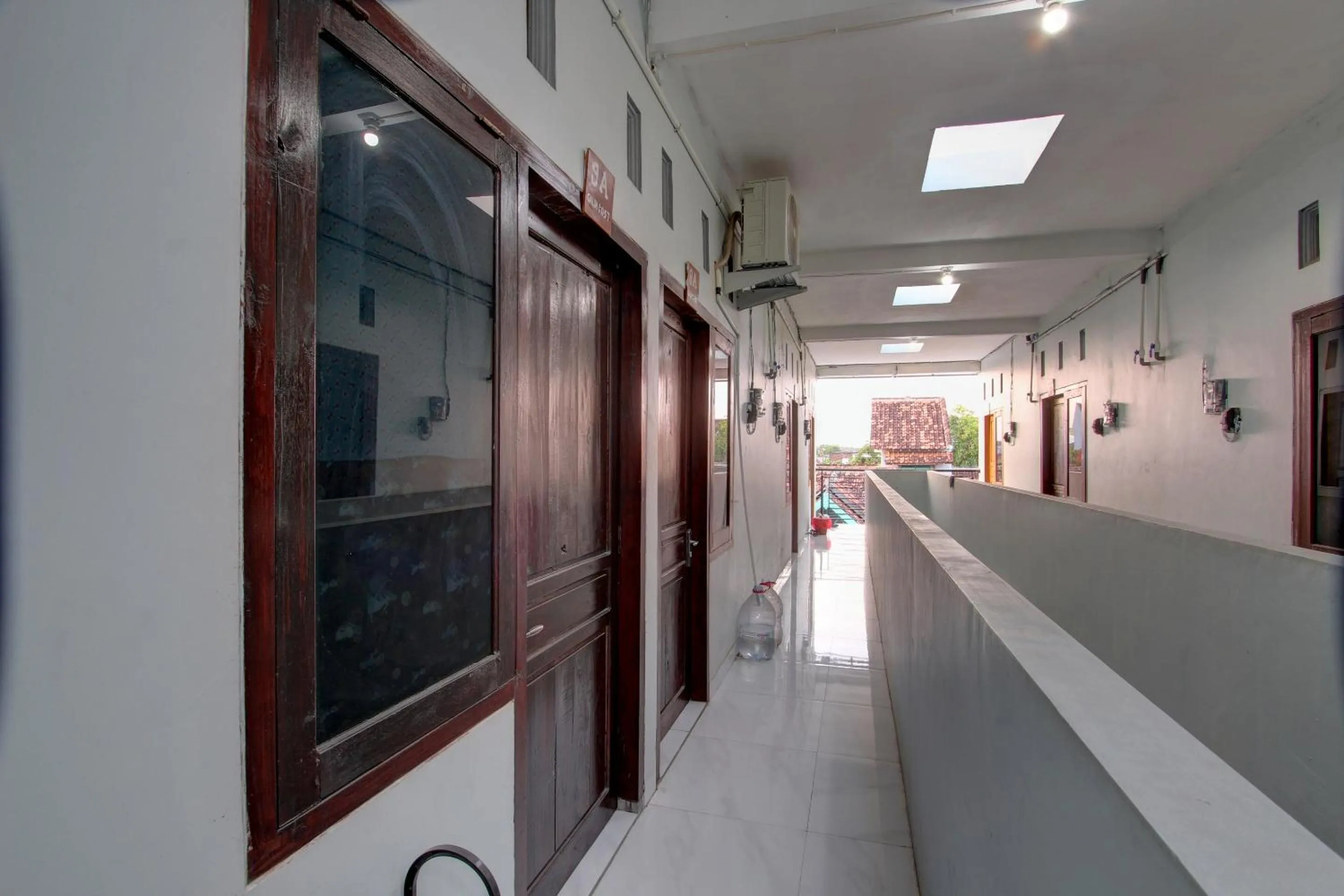 Lobby or reception in Hotel O Galih Kost 1 Syariah