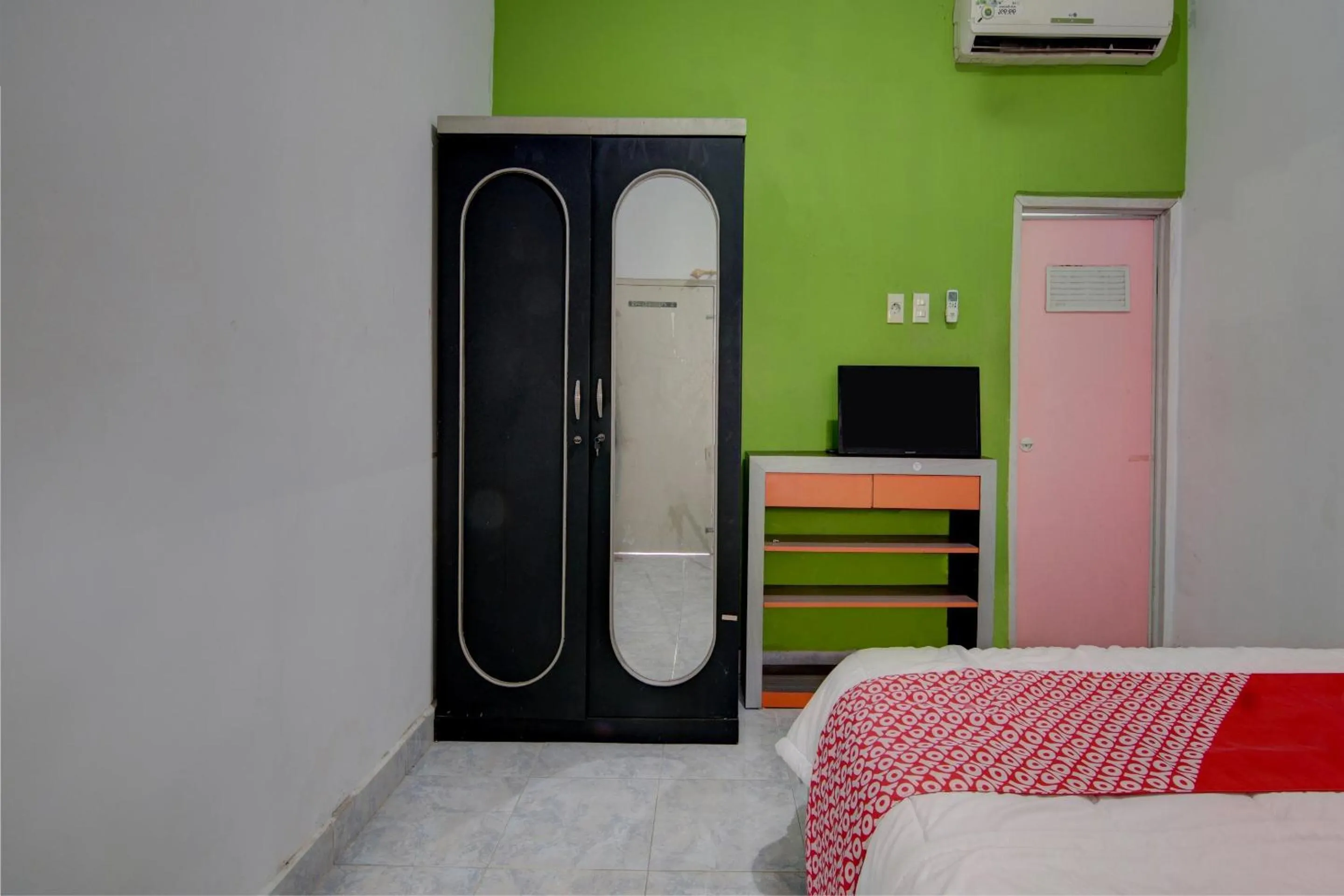 Bedroom, Bed in OYO 92833 Penginapan Syariah
