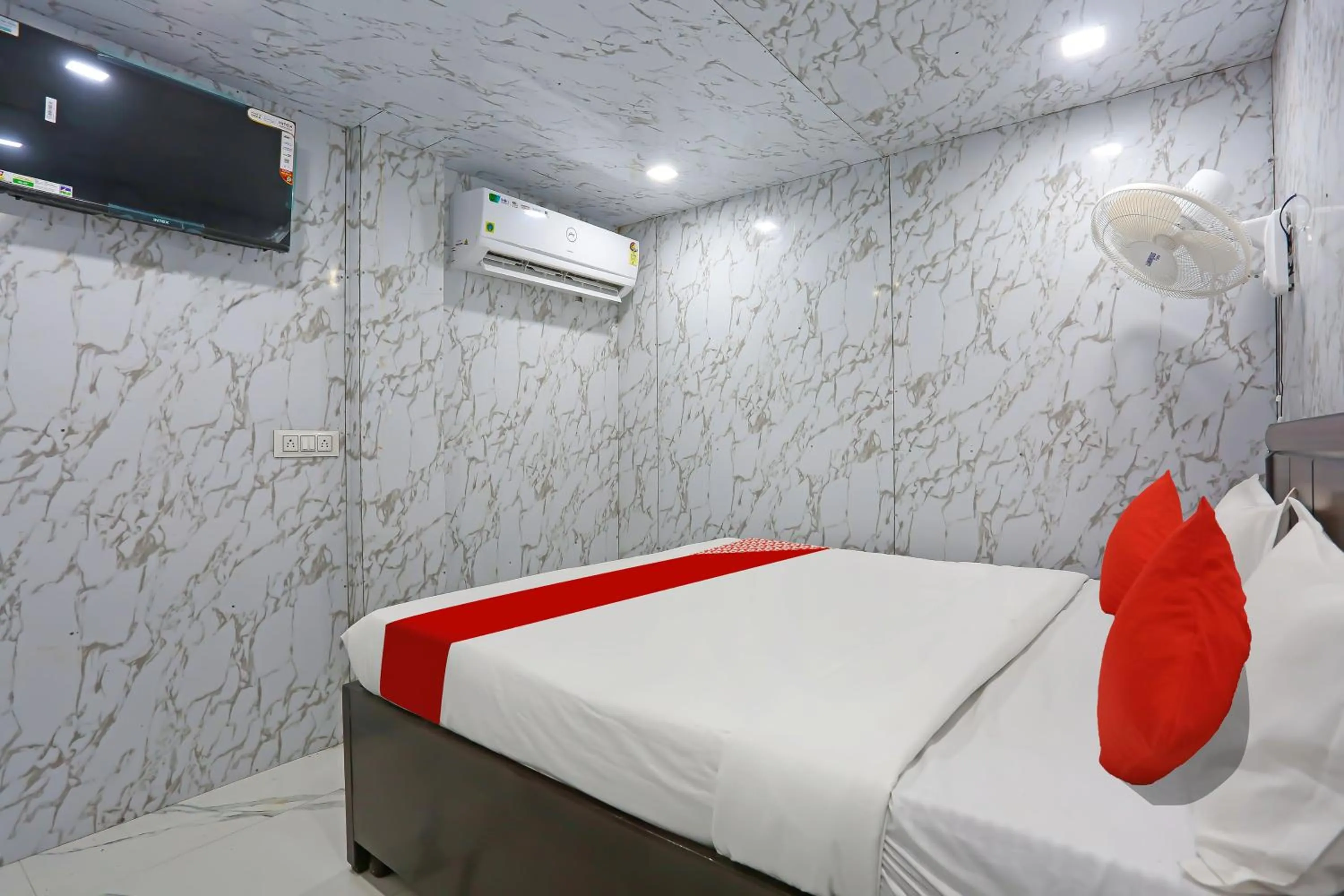 Bedroom in Hotel O Happy Hours