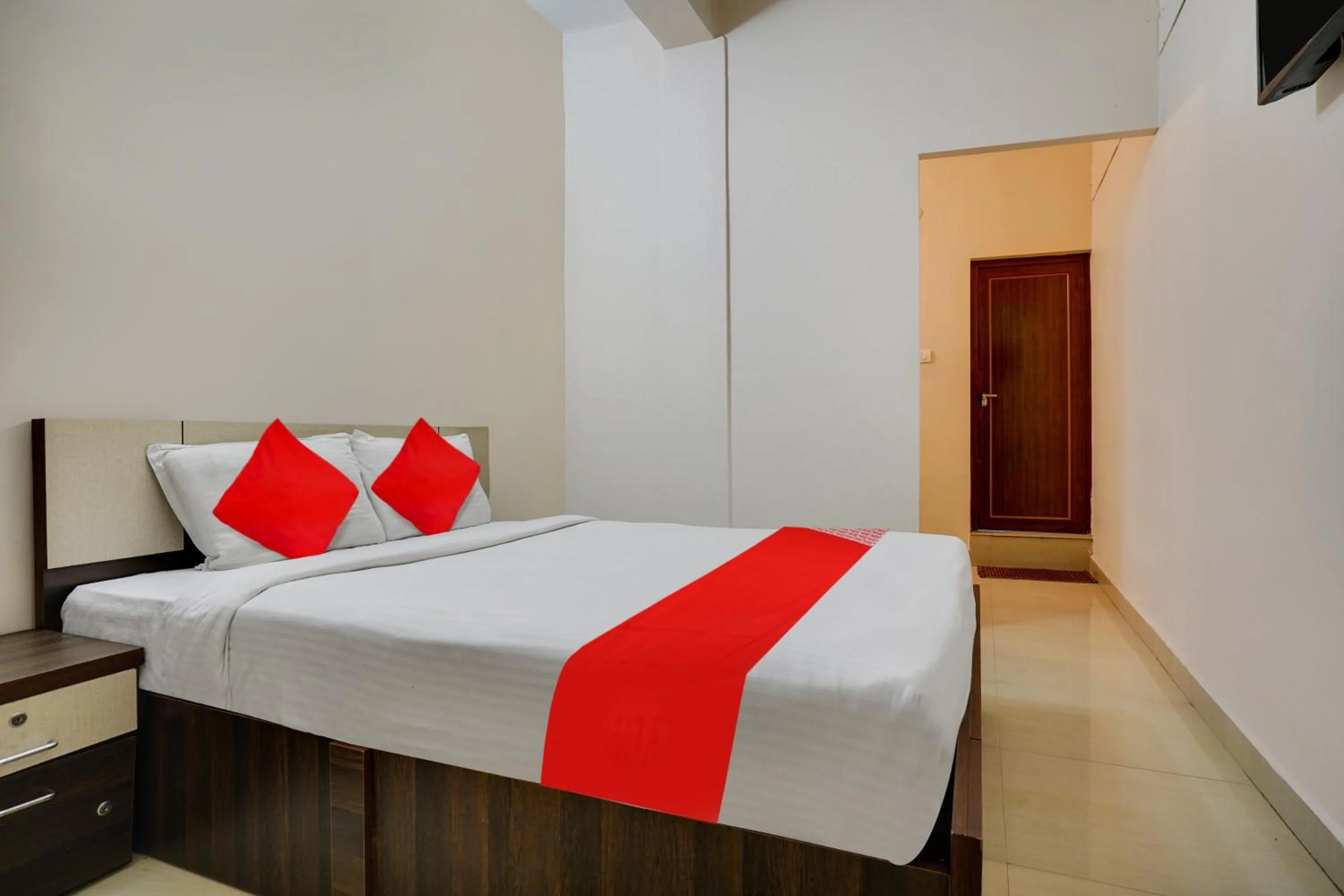 Bedroom in OYO Flagship Arrows Tourist Home