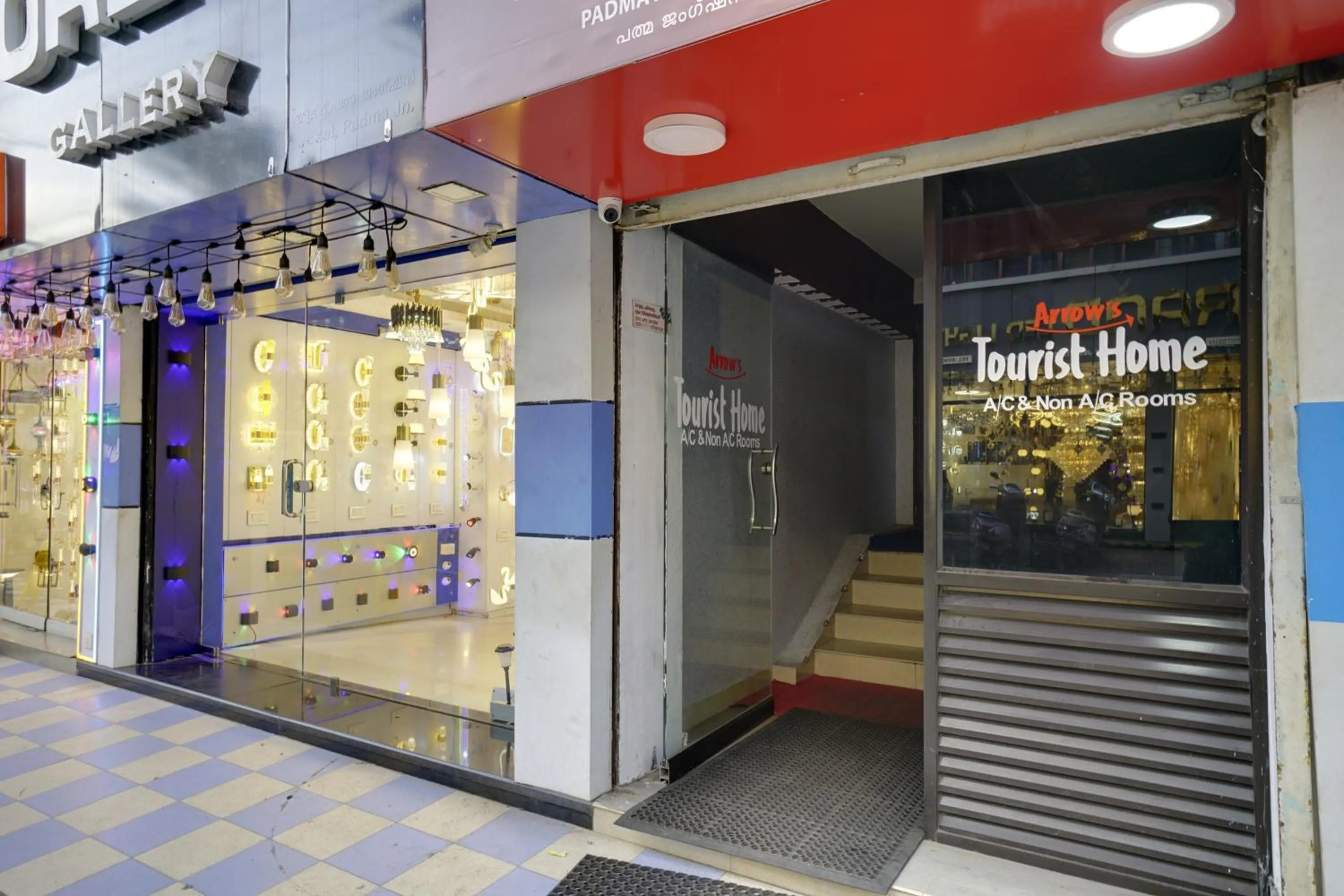 Facade/entrance in OYO Flagship Arrows Tourist Home