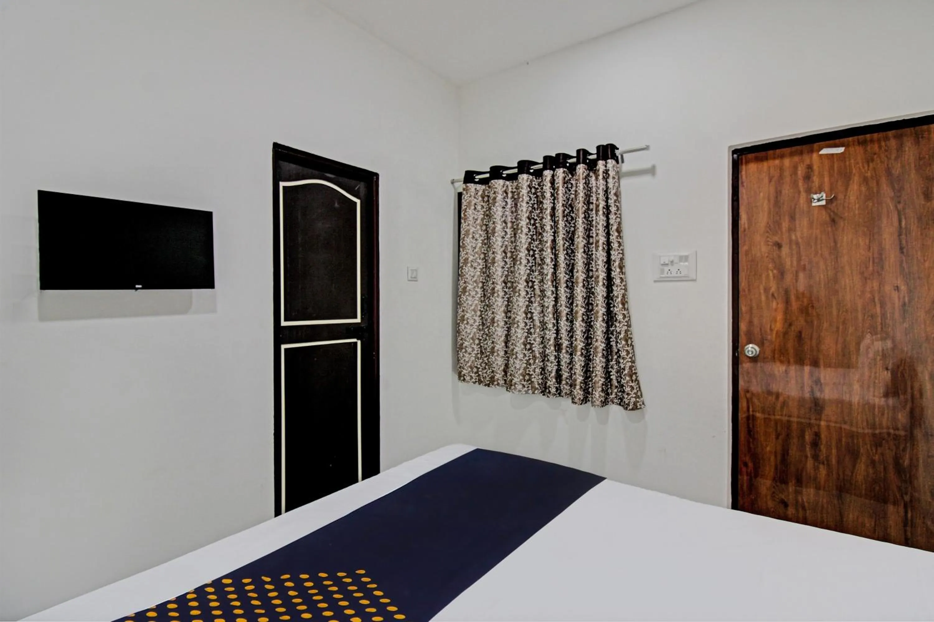 Bedroom, Bed in Spot On Tulsi Stay Inn