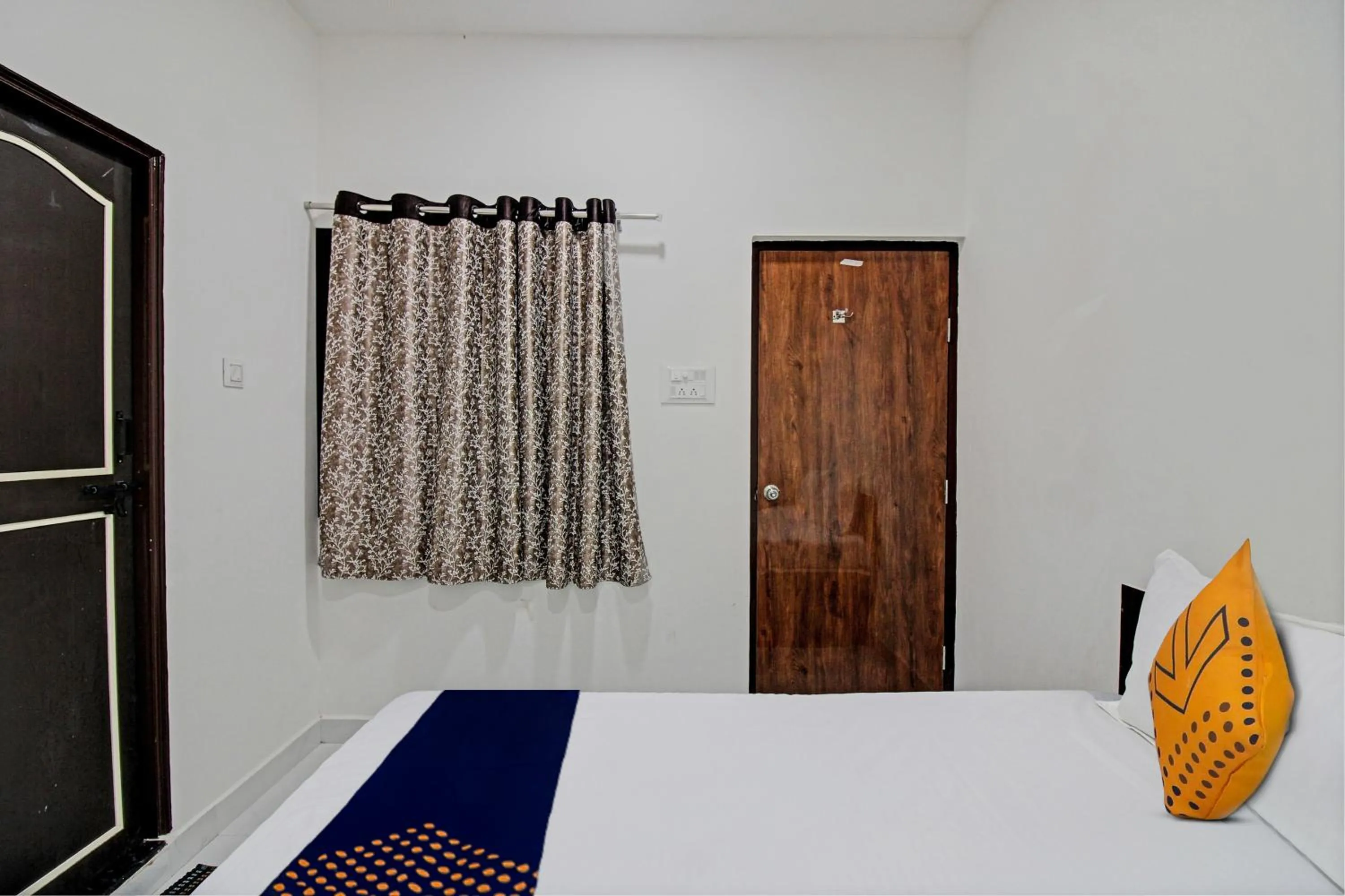 Bedroom, Bed in Spot On Tulsi Stay Inn