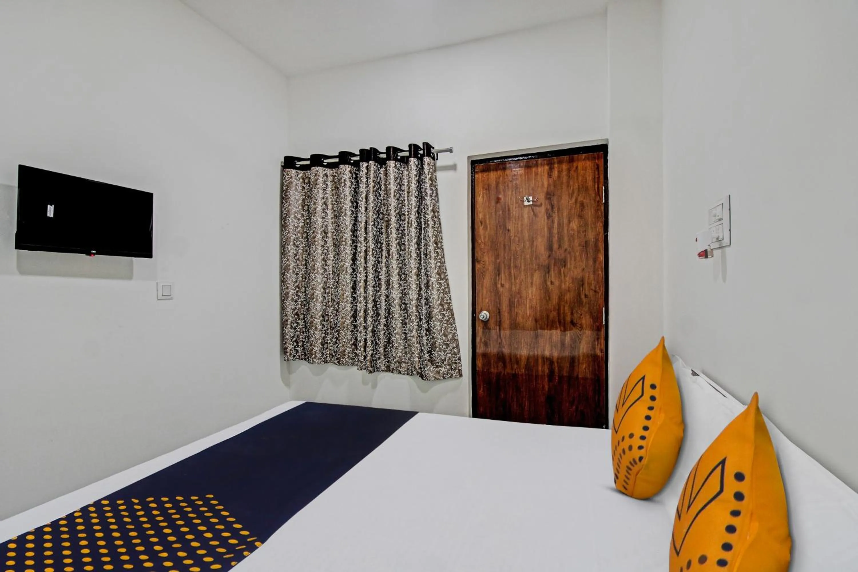 Bedroom, Bed in Spot On Tulsi Stay Inn