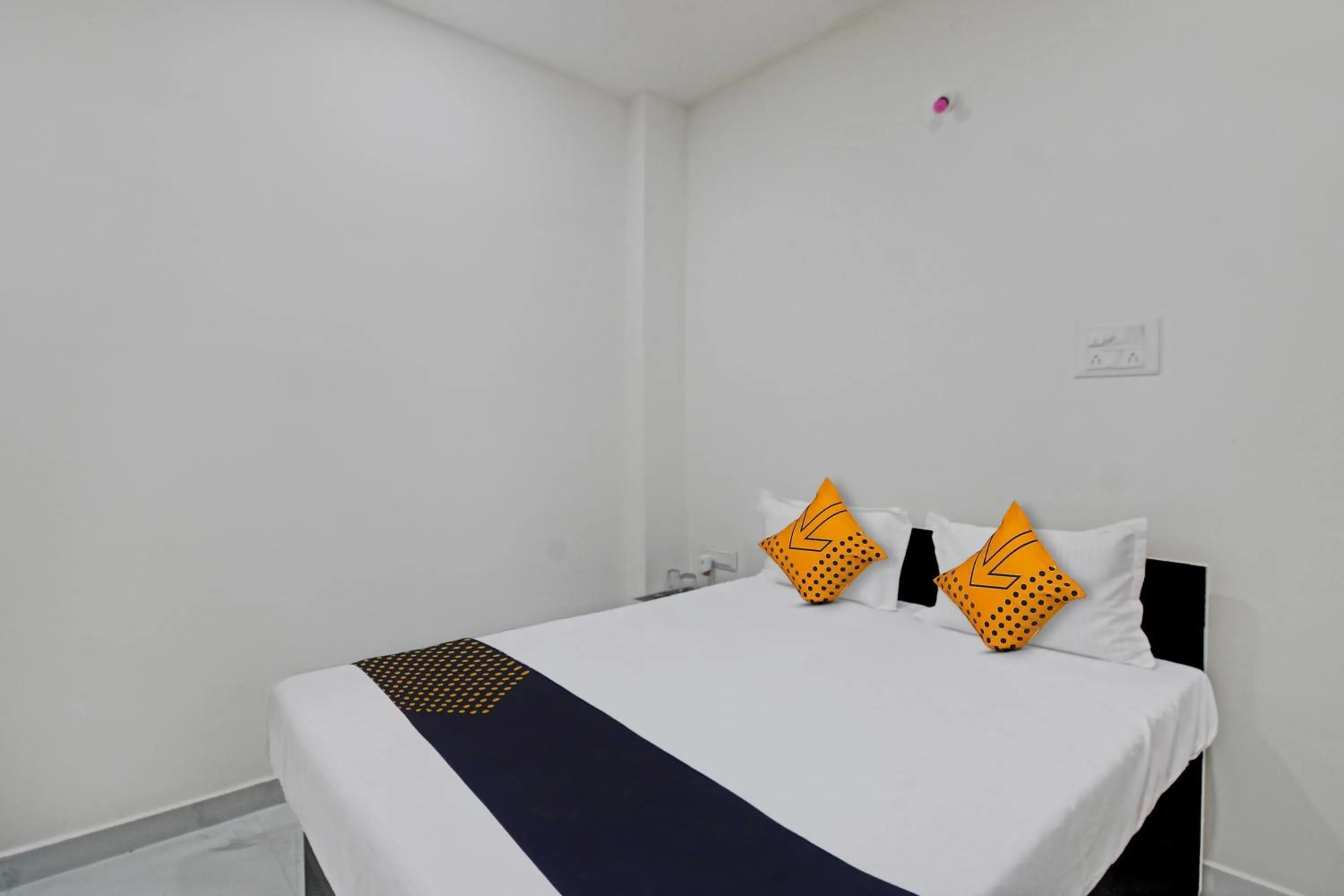 Bedroom, Bed in Spot On Tulsi Stay Inn