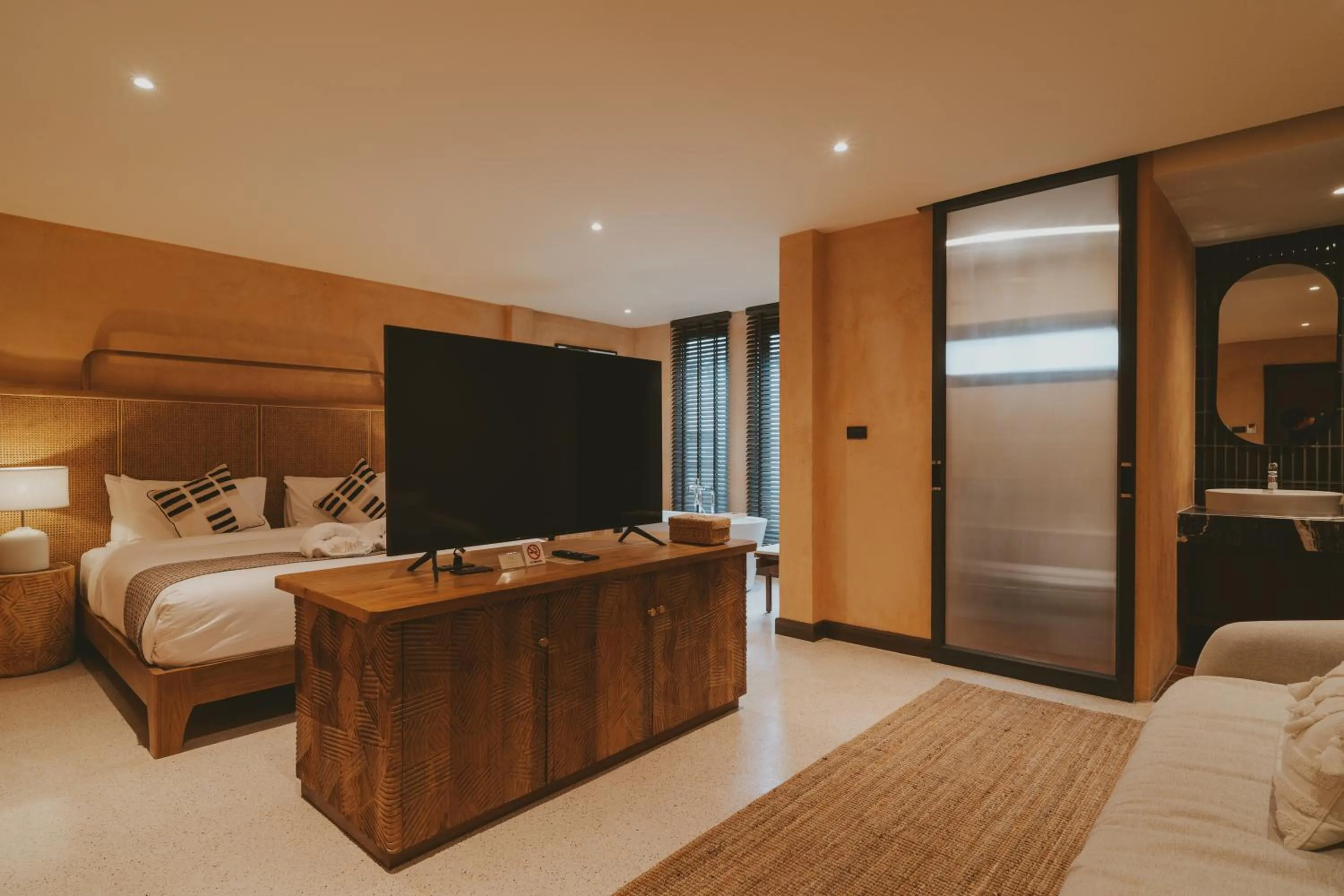 TV and multimedia, Bed in Hotel Clay Chiang Mai