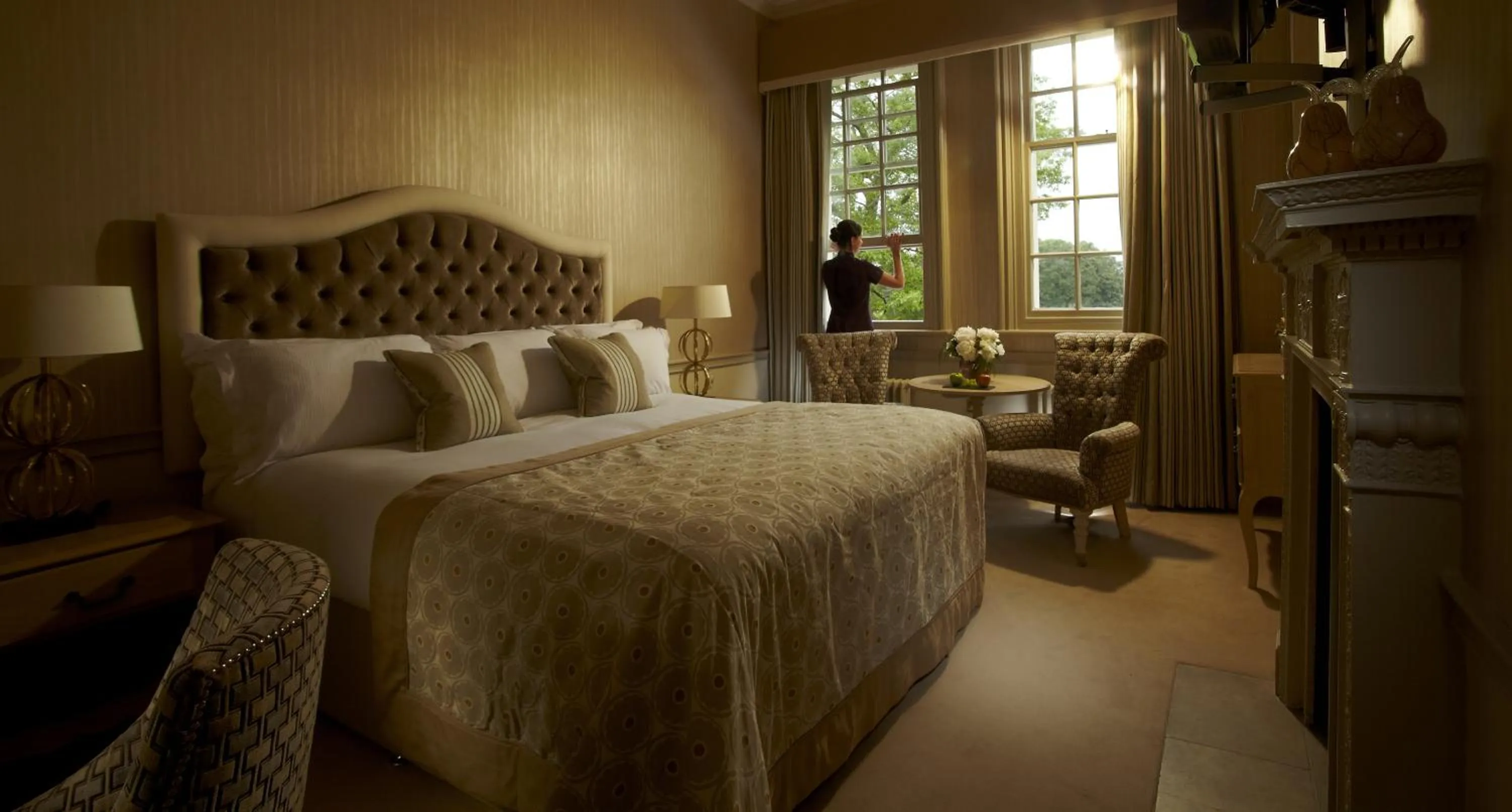 Bedroom, Bed in Brockencote Hall