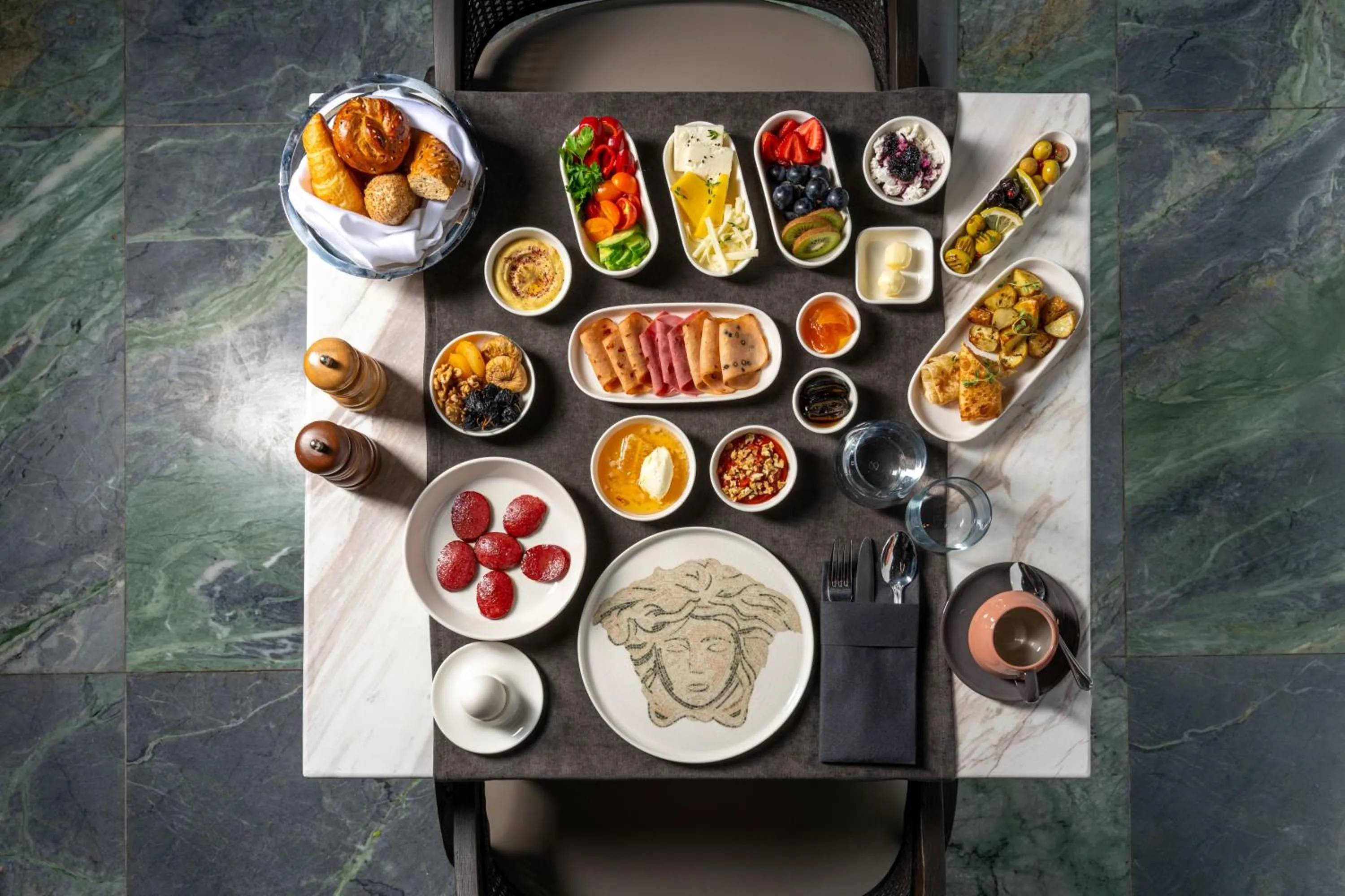 Restaurant/places to eat in Orient Occident Hotel Istanbul, Autograph Collection