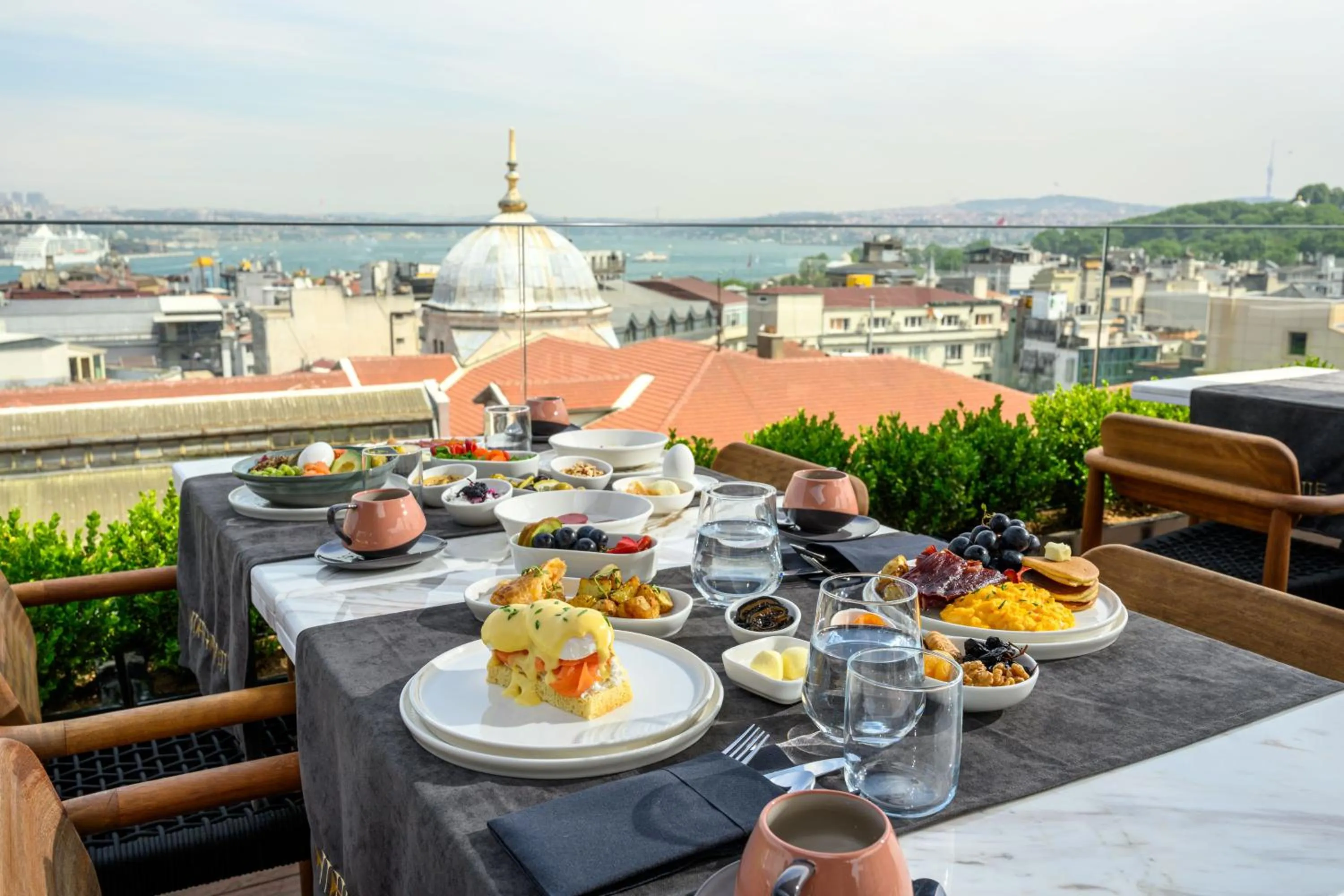 Restaurant/places to eat in Orient Occident Hotel Istanbul, Autograph Collection