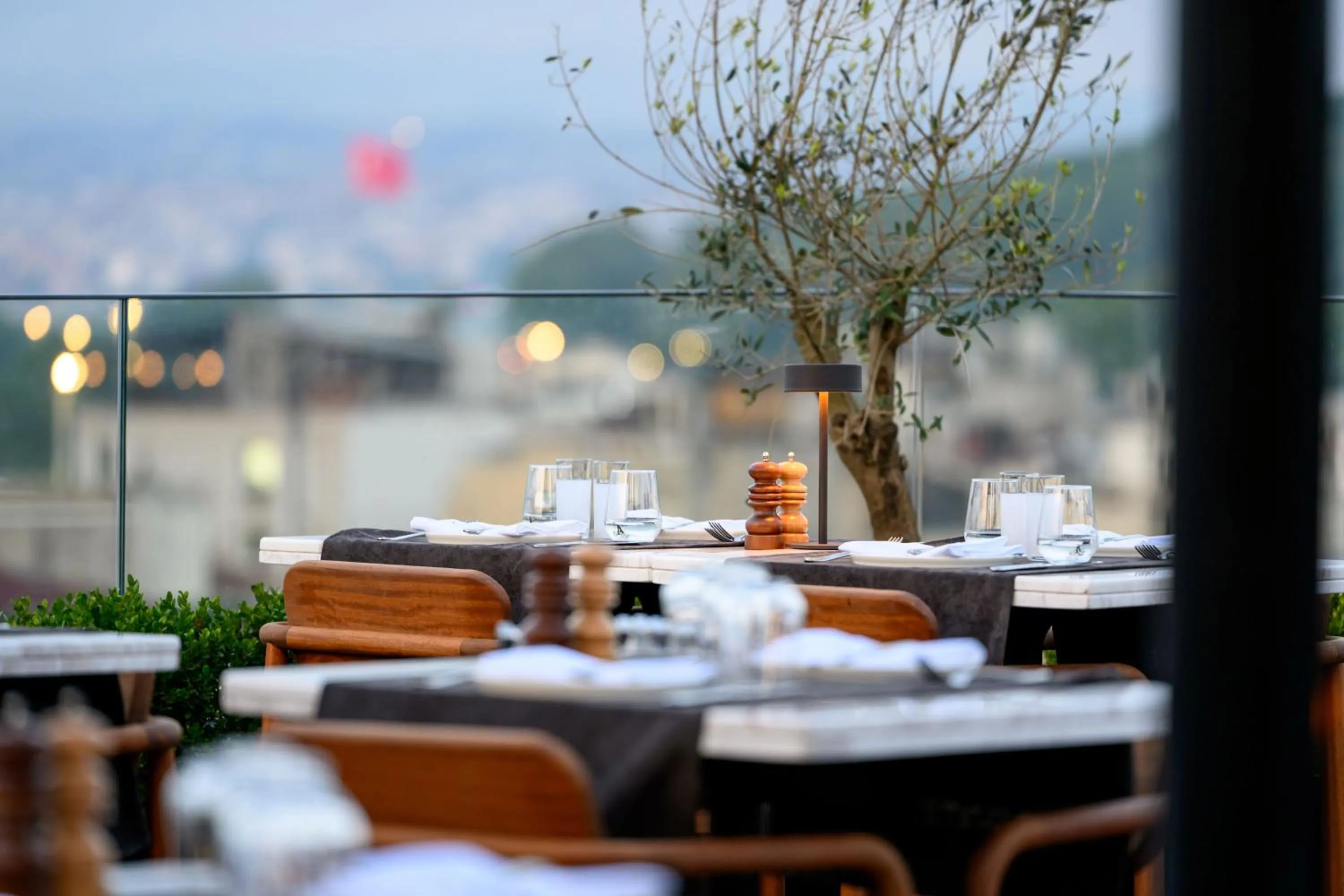 Restaurant/places to eat in Orient Occident Hotel Istanbul, Autograph Collection