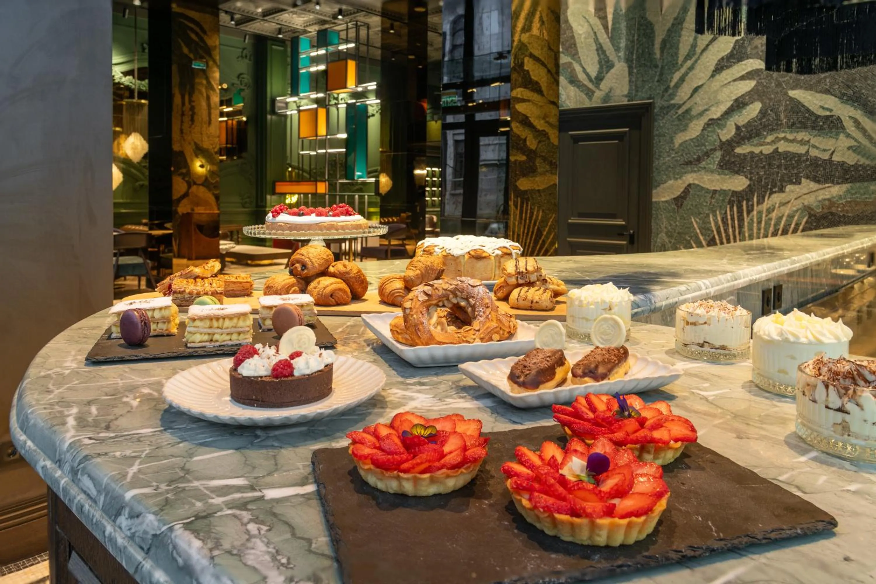 Food and drinks in Orient Occident Hotel Istanbul, Autograph Collection