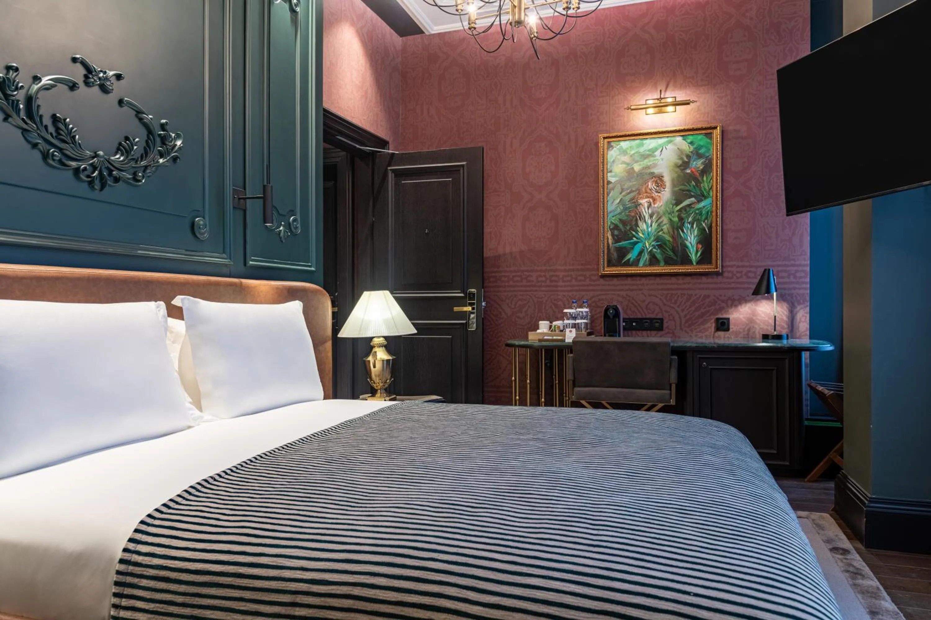 Bedroom, Bed in Orient Occident Hotel Istanbul, Autograph Collection