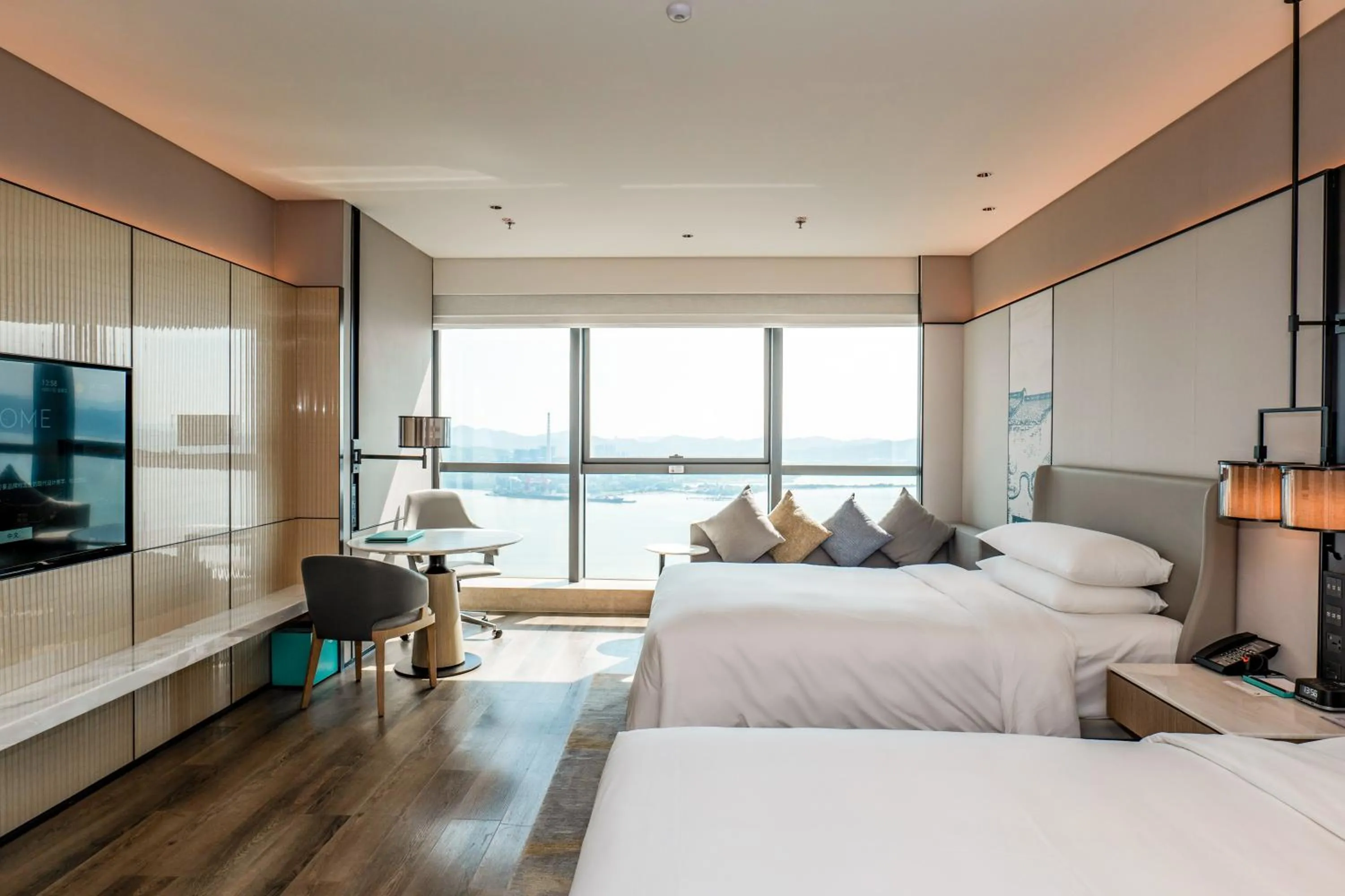 Photo of the whole room, Bed in Shantou Marriott Hotel