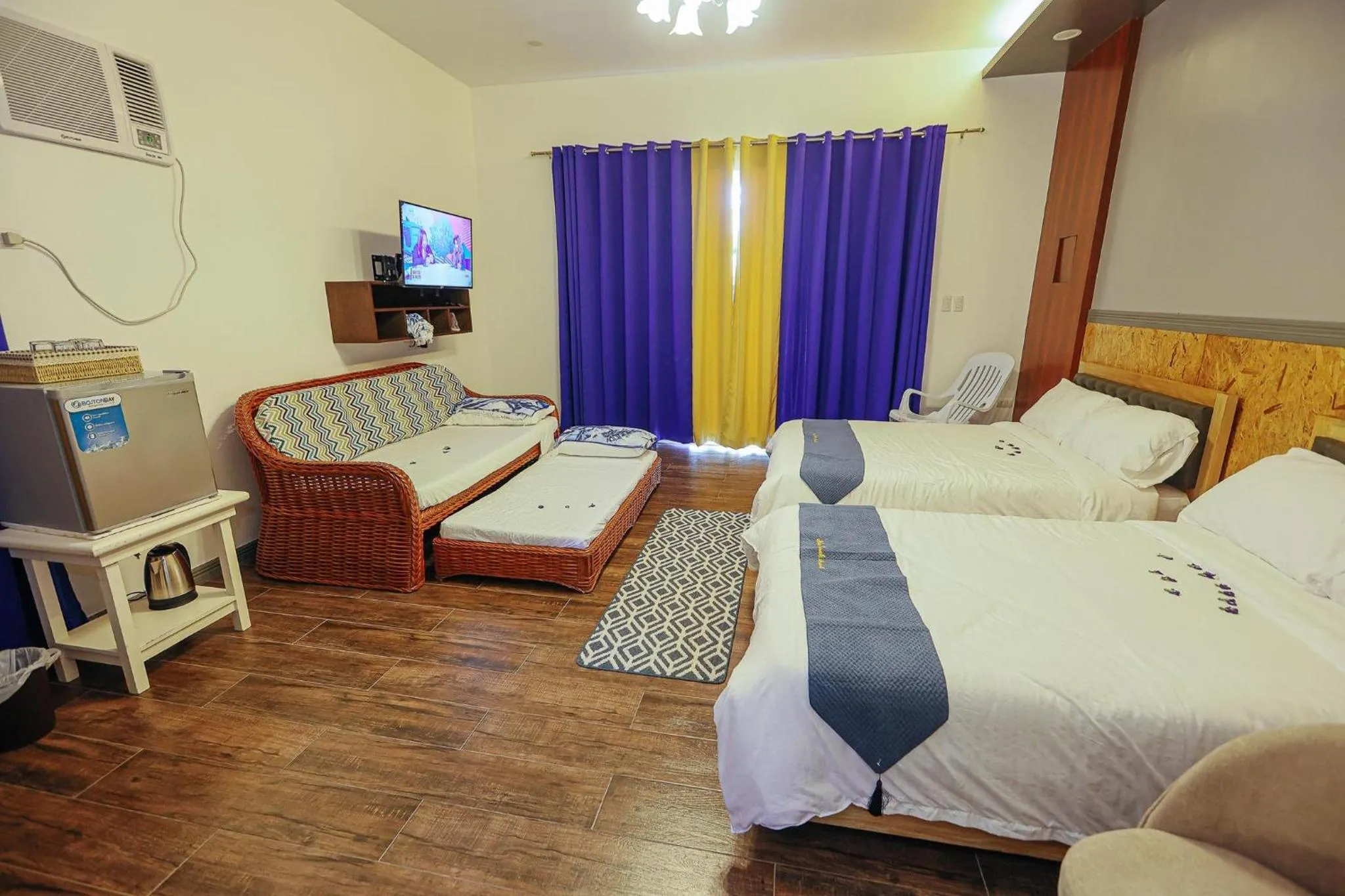 Communal lounge/ TV room in B Ternate Resort