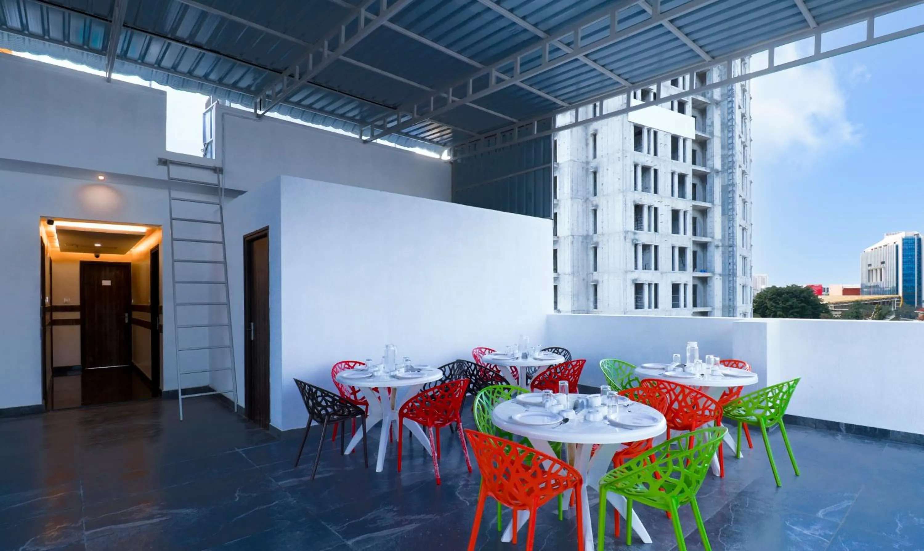 Dining area in Itsy Hotels Silver Keys