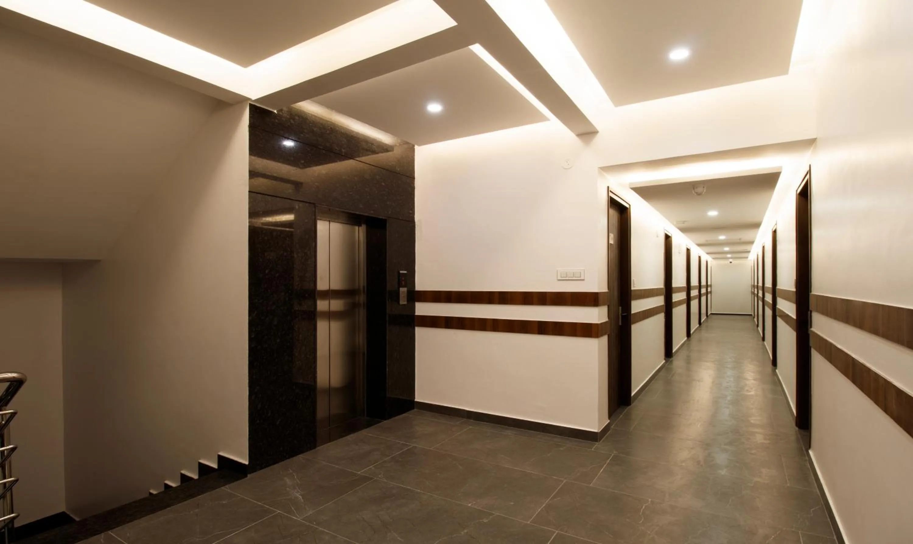 elevator in Itsy Hotels Silver Keys