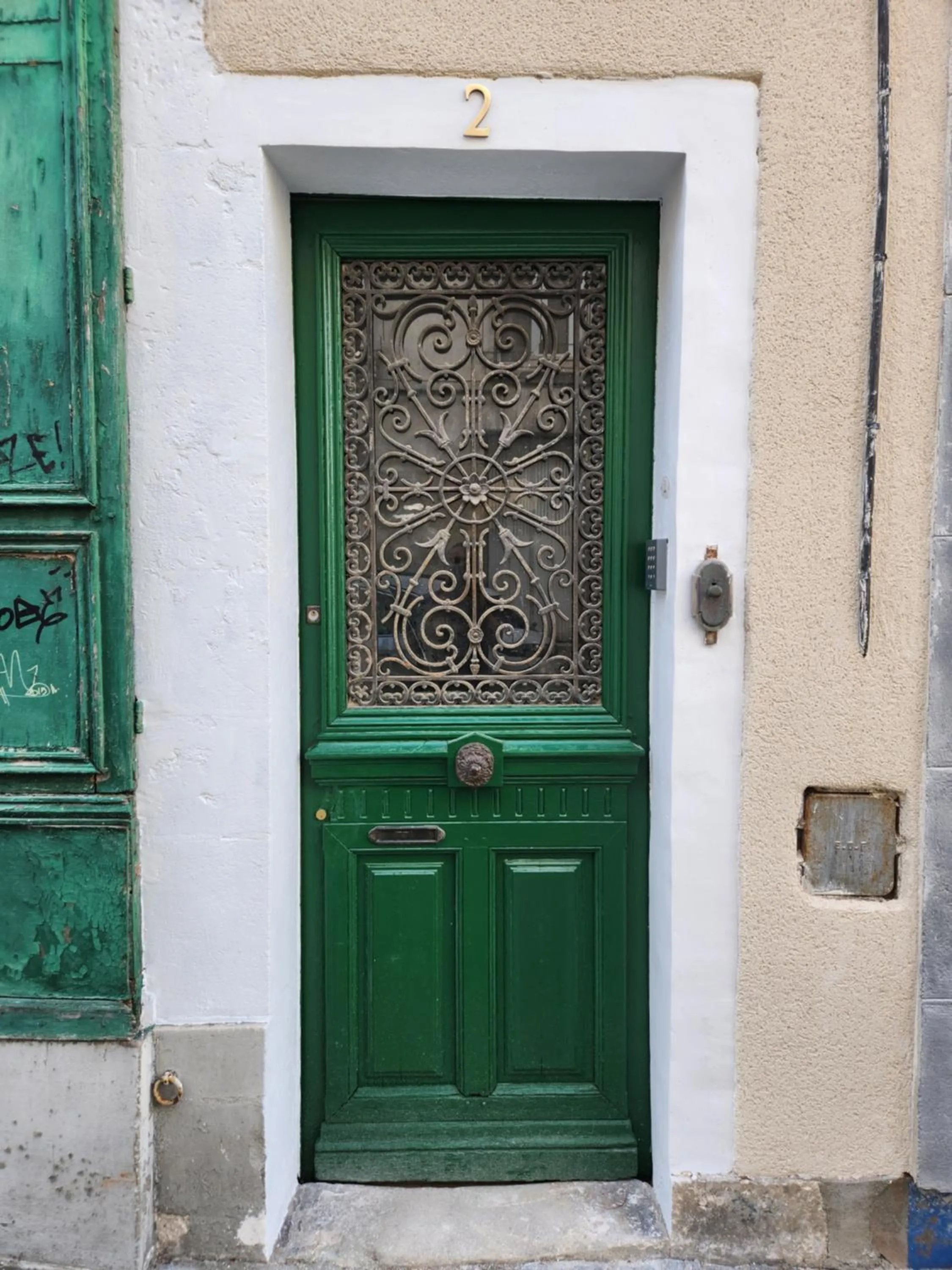 Facade/entrance in LE ZOLA
