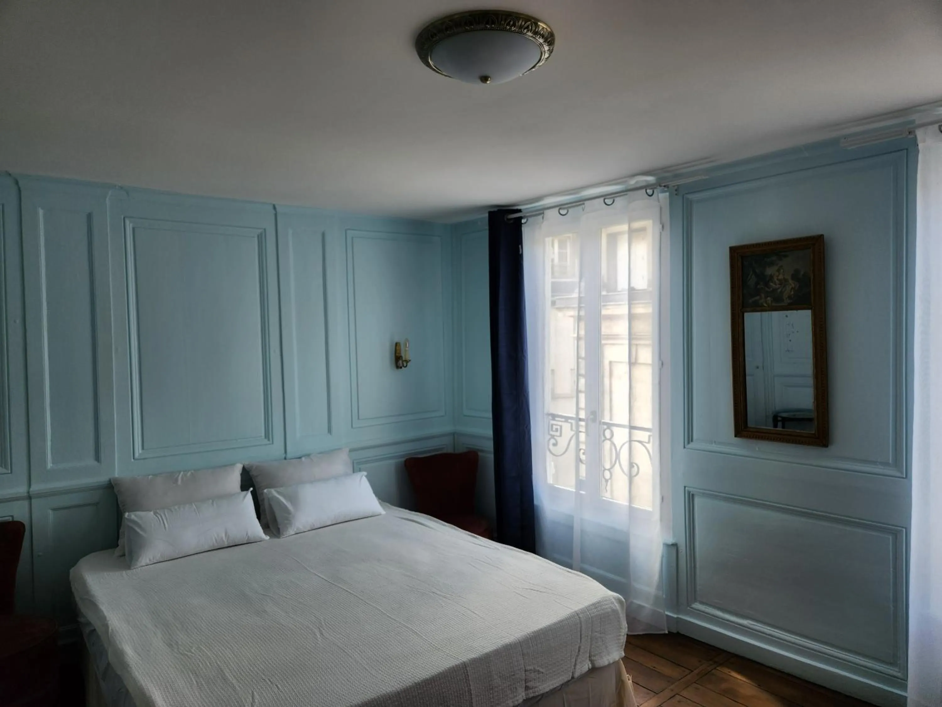 Bed in LE ZOLA