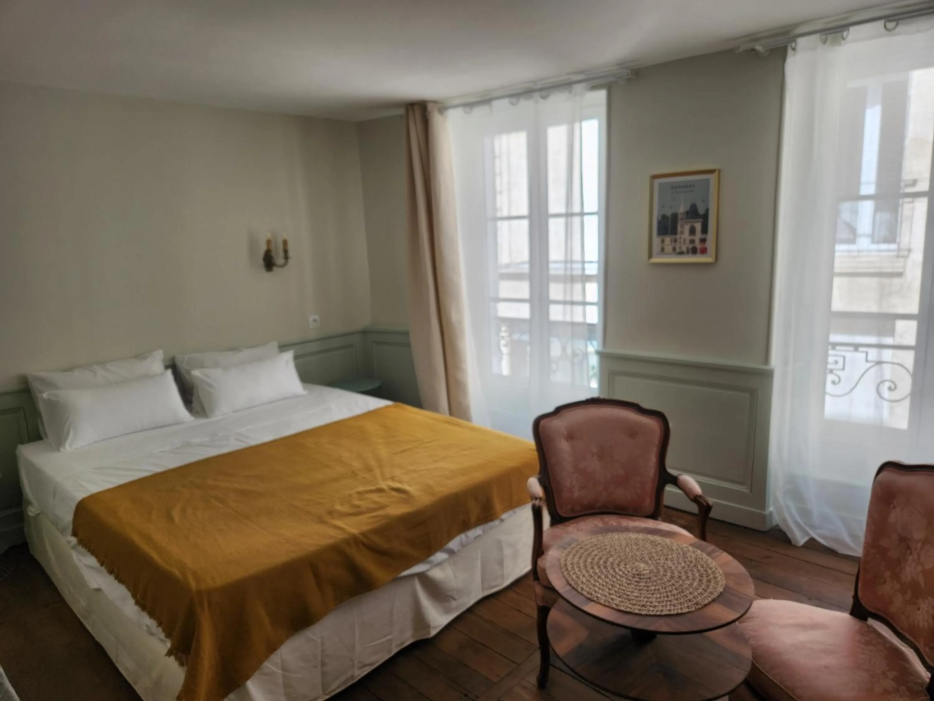 Bed in LE ZOLA