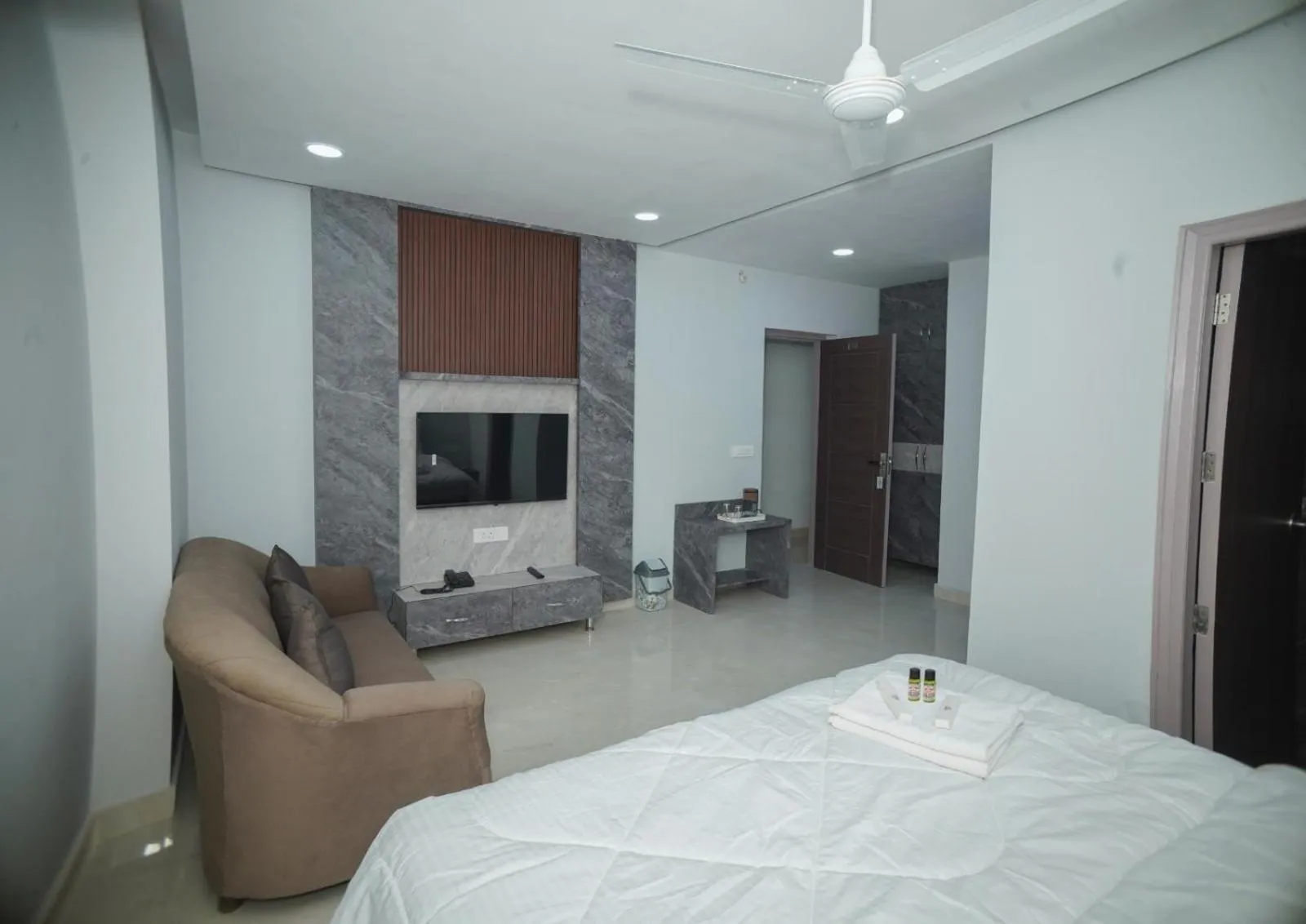 Bed in HOTEL LIME WOOD