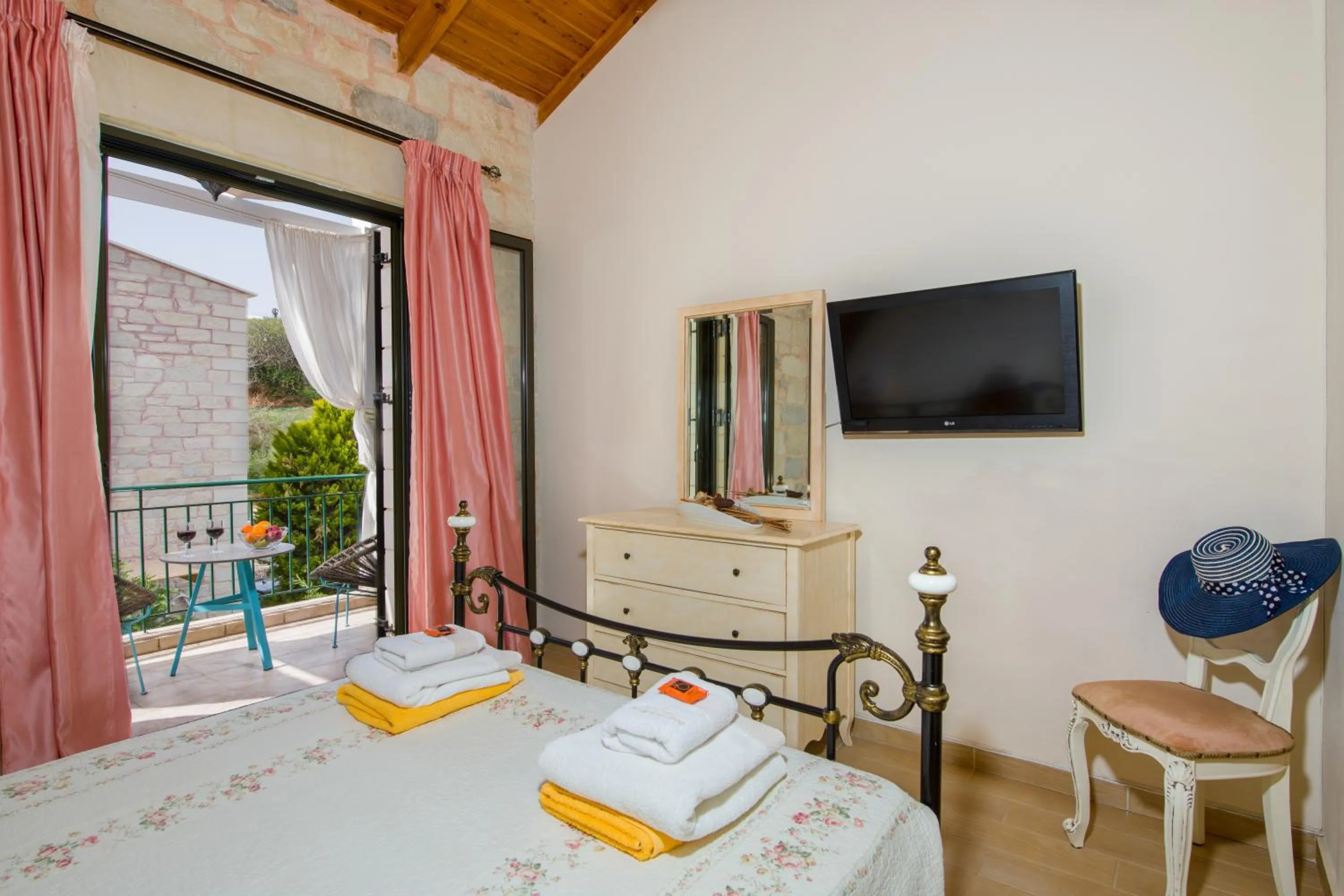 Photo of the whole room, Bed in Villa Constancia