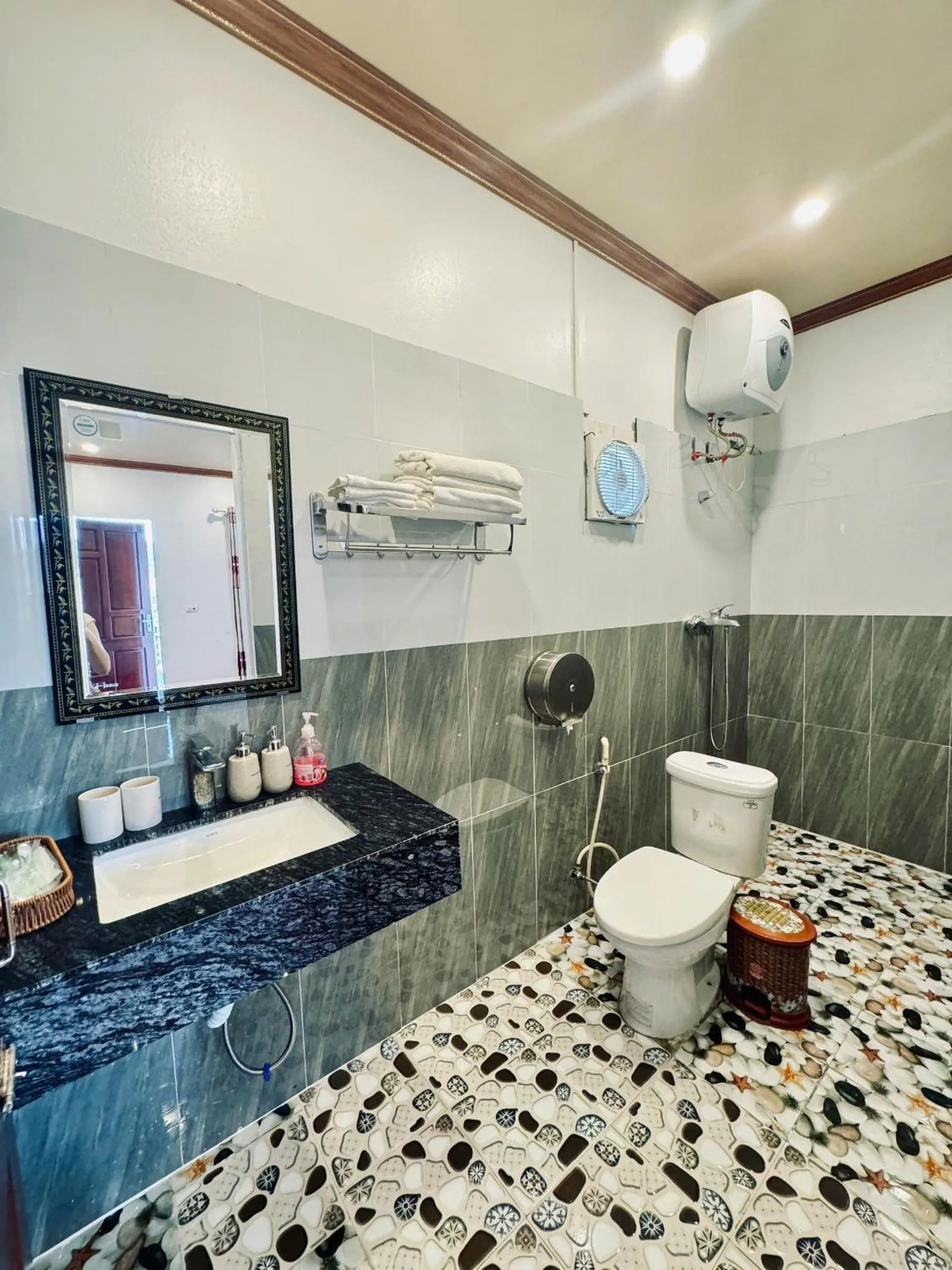 Shower in Tuan Ngoc Hotel