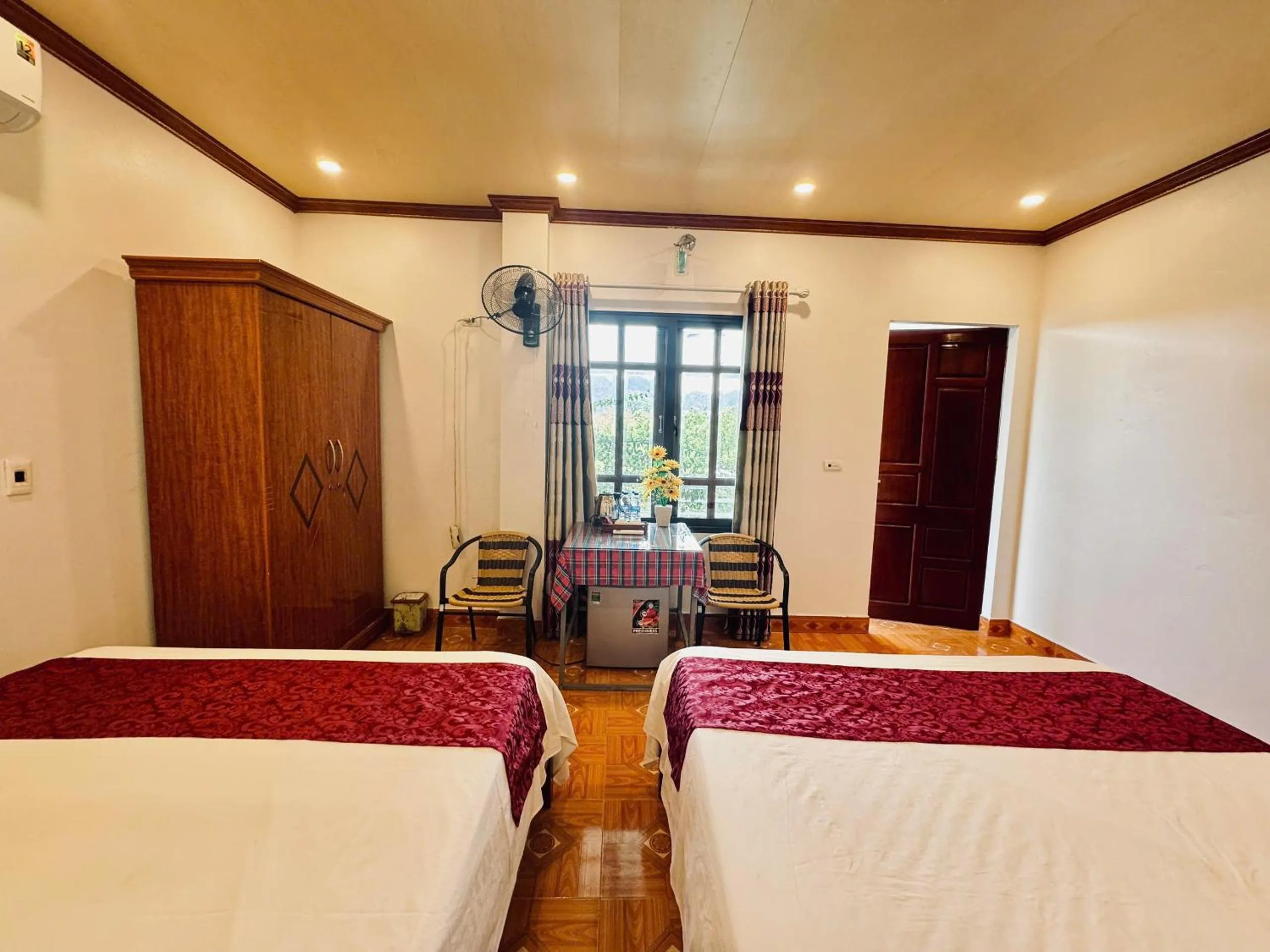 Living room, Bed in Tuan Ngoc Hotel