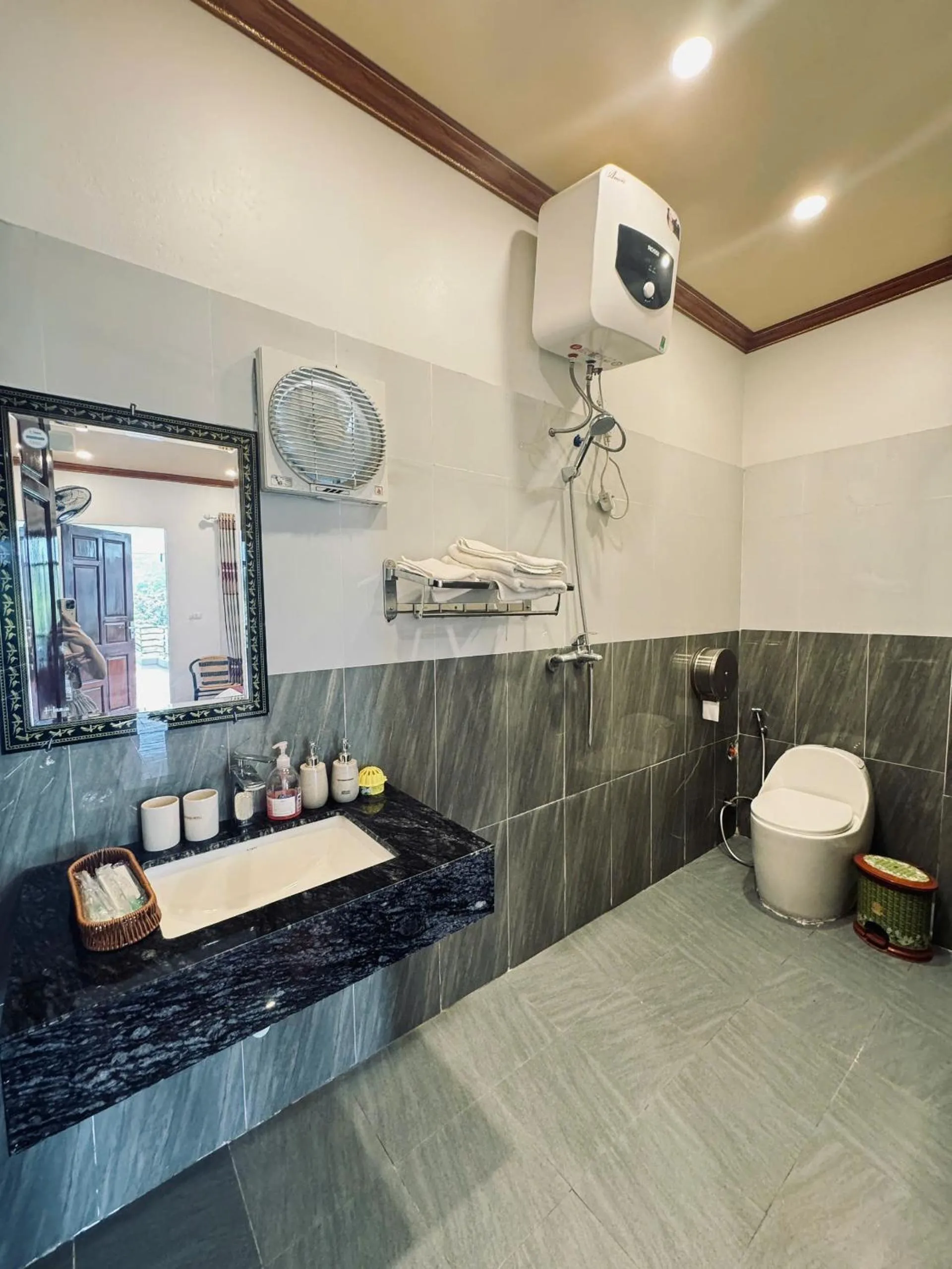 Shower in Tuan Ngoc Hotel