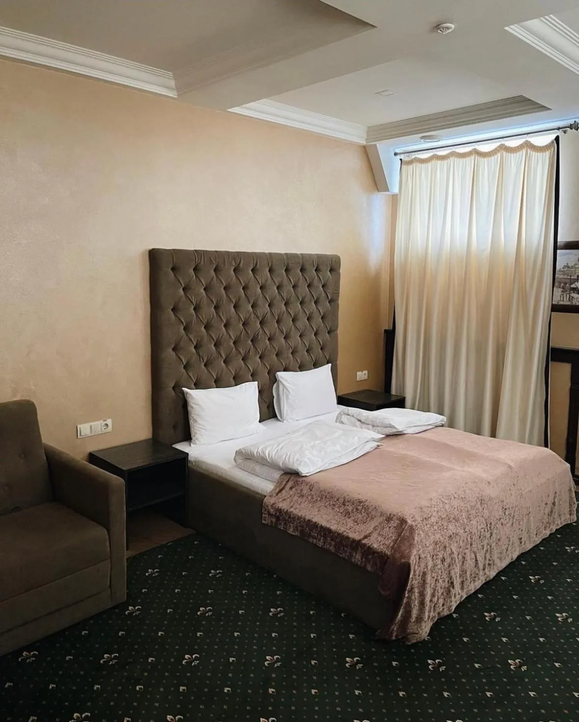 Bedroom, Bed in Pivdenna Brama