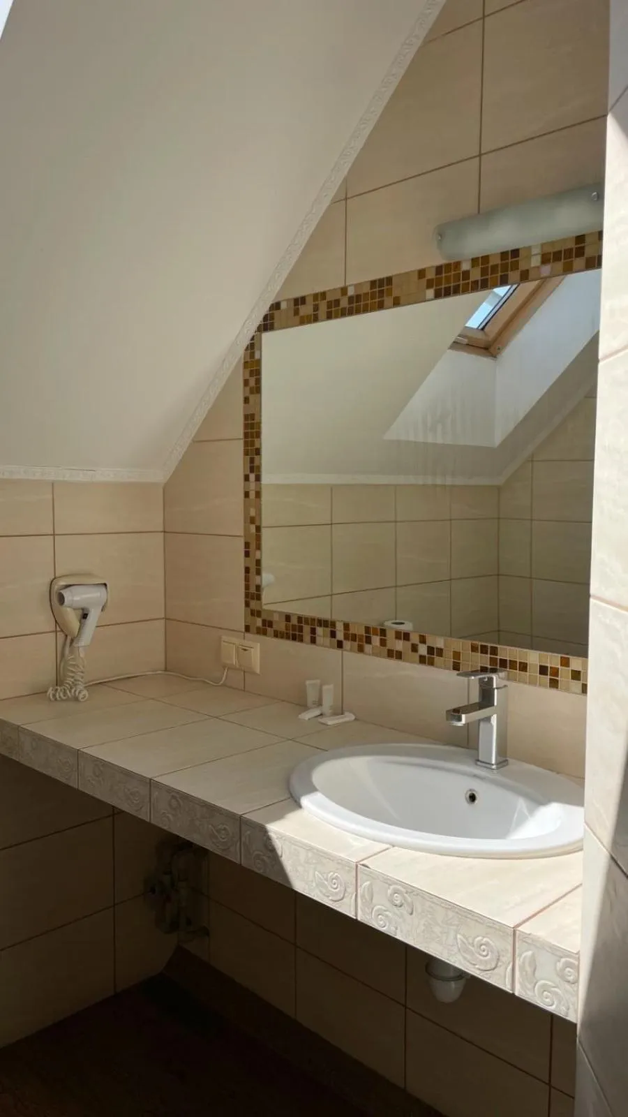 Shower in Pivdenna Brama