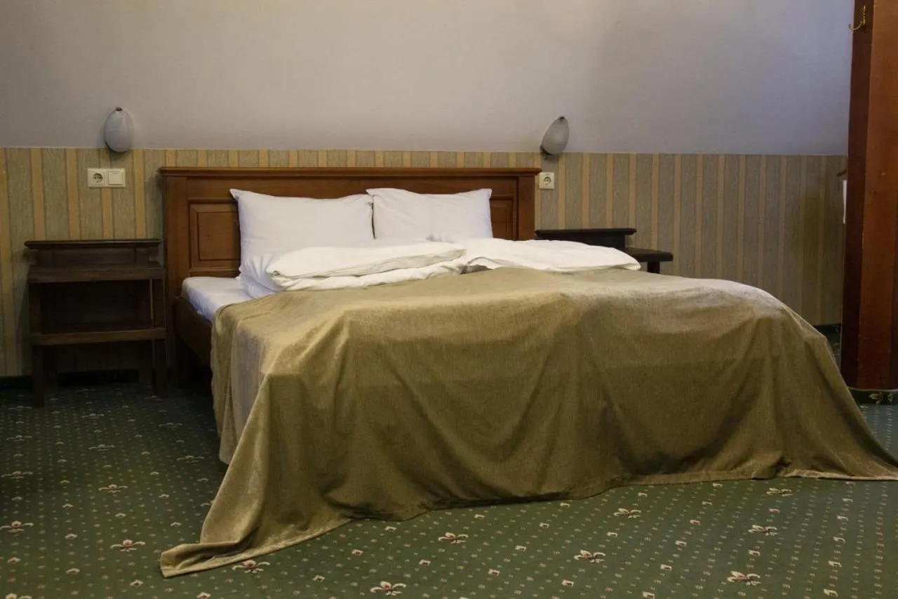 Bedroom, Bed in Pivdenna Brama