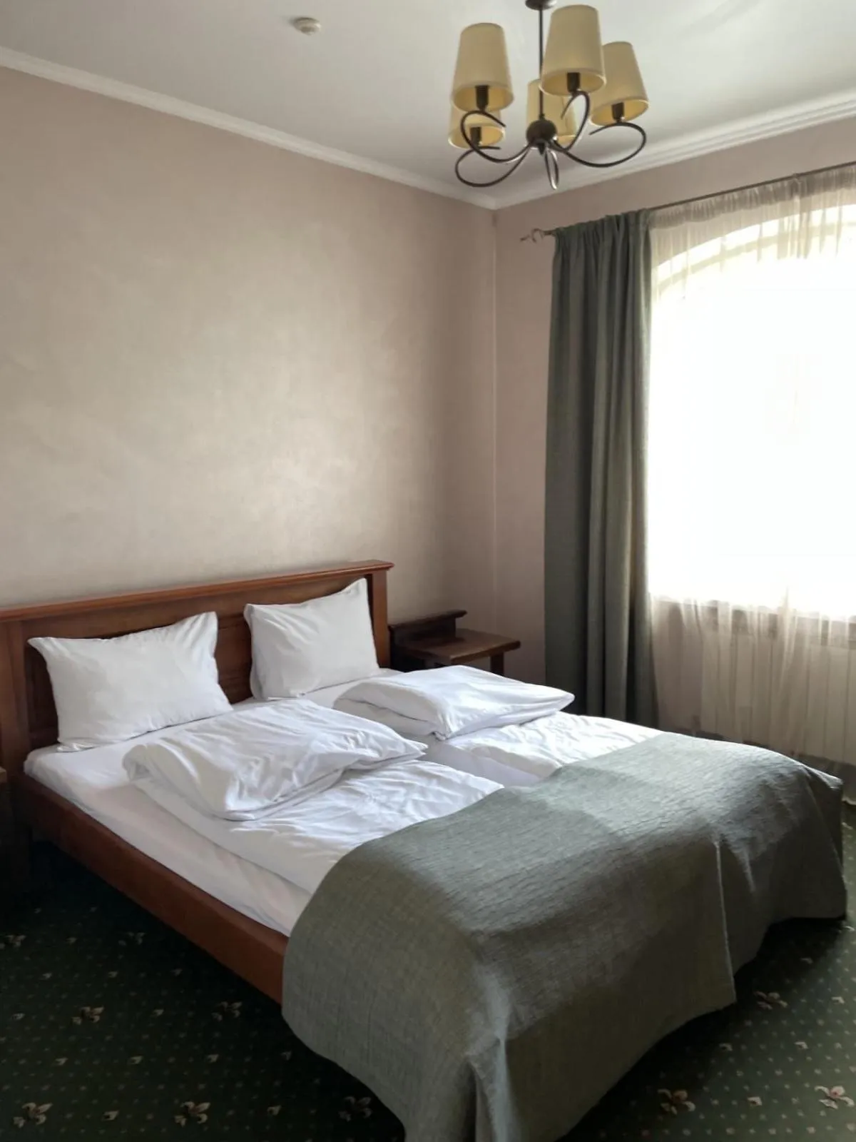 Bedroom, Bed in Pivdenna Brama