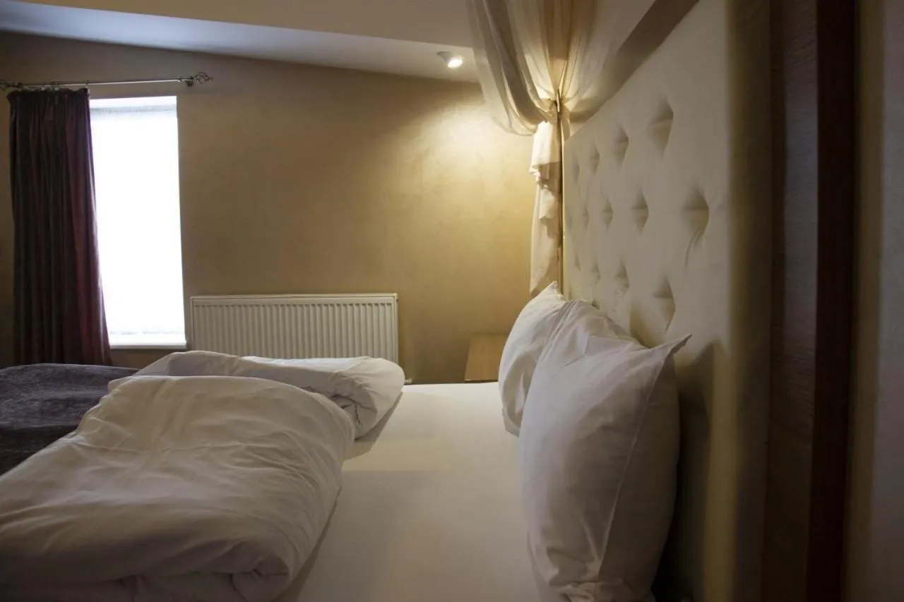 Bed in Pivdenna Brama