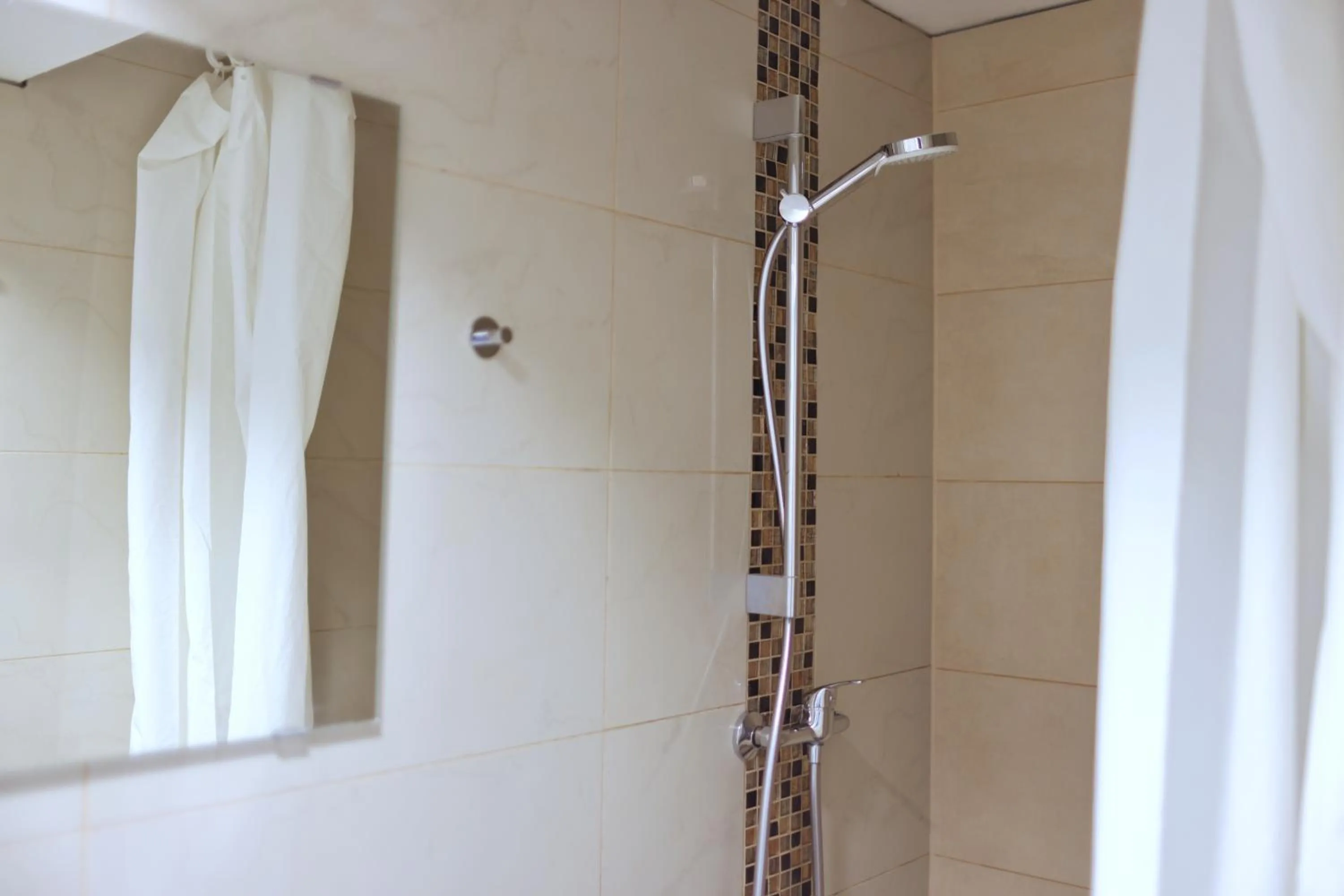 Shower in Mythos Hotel Oranienburg