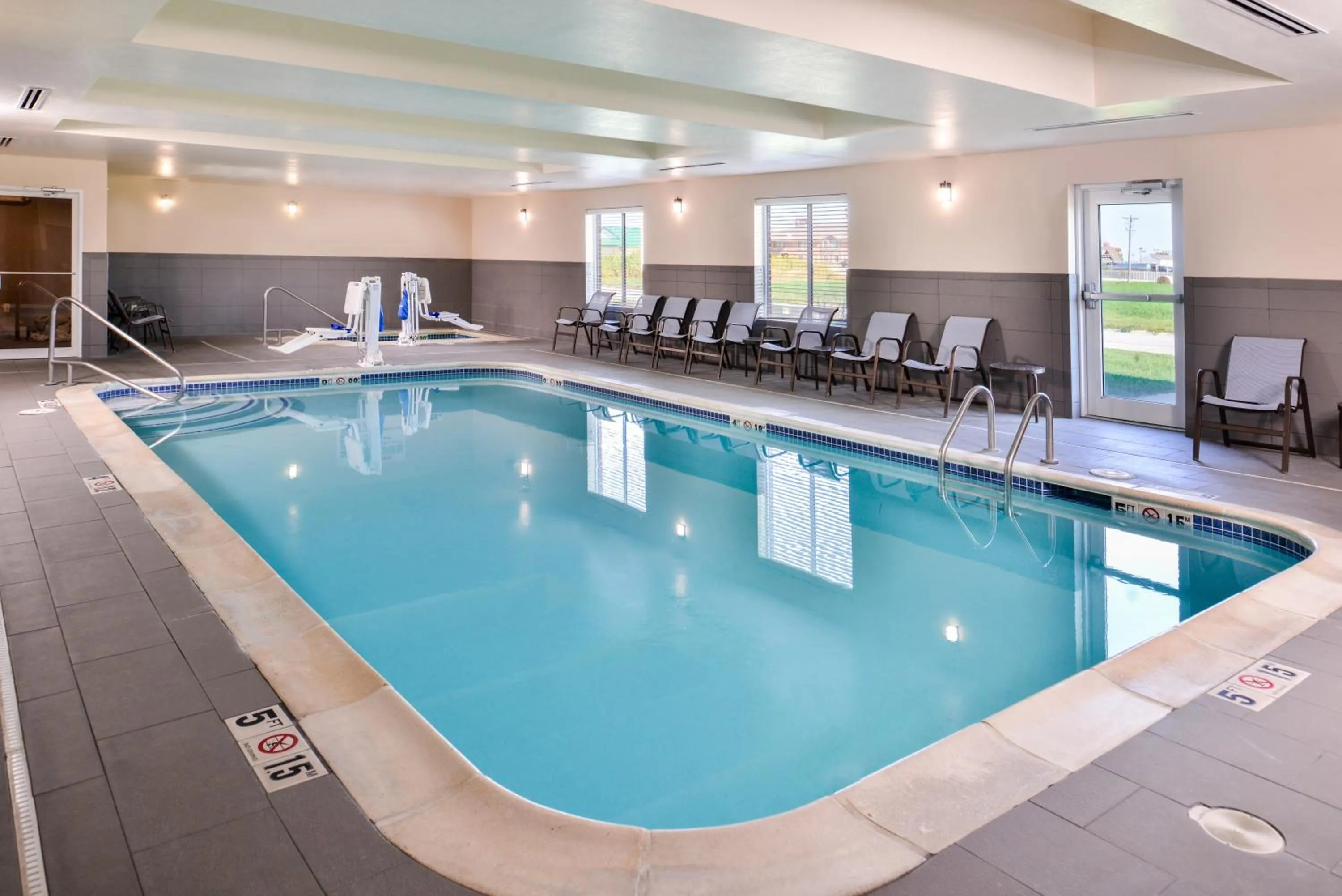 Swimming pool in Holiday Inn Express Hotel & Suites York by IHG