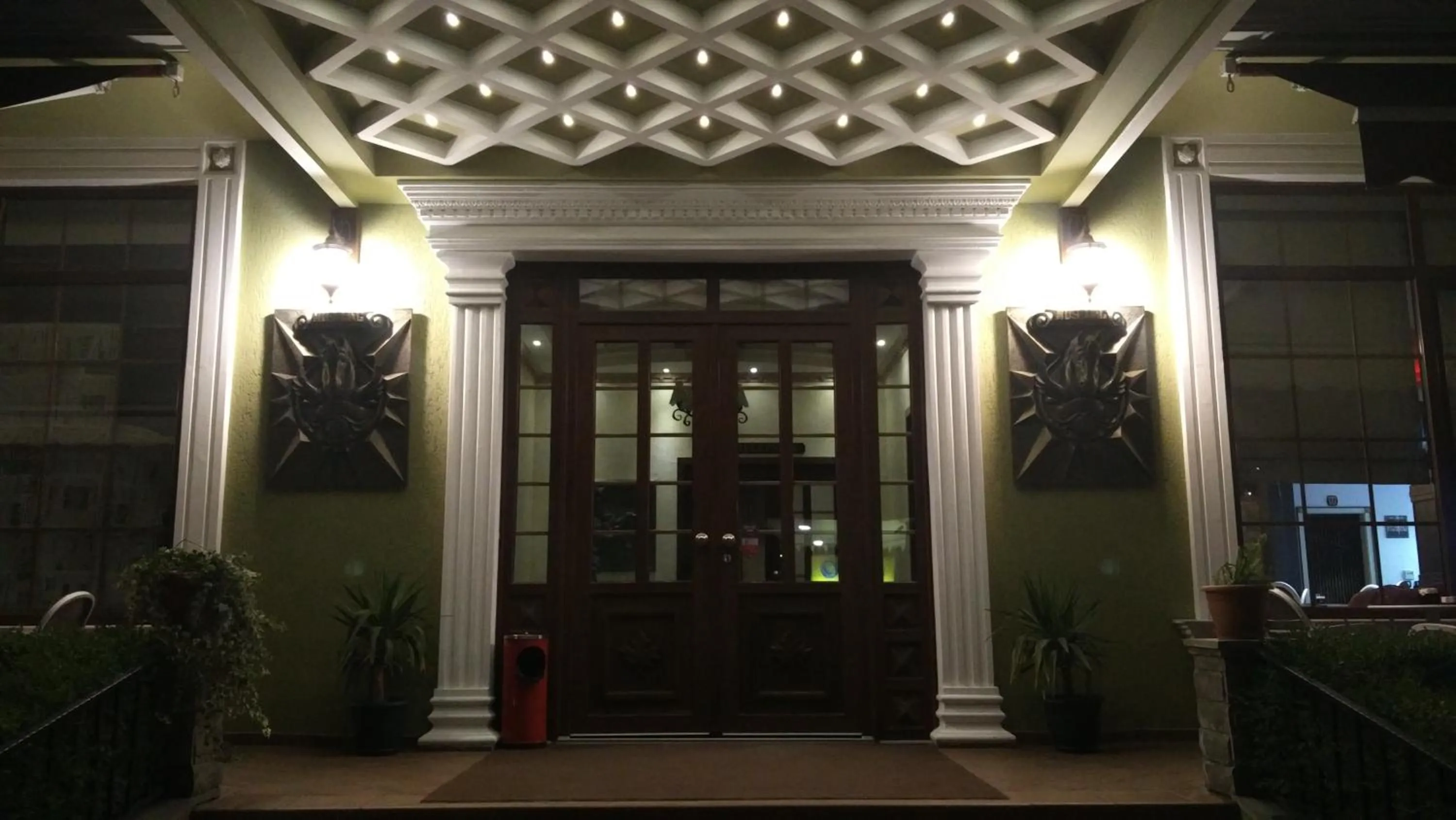 Patio in Hotel Mustang