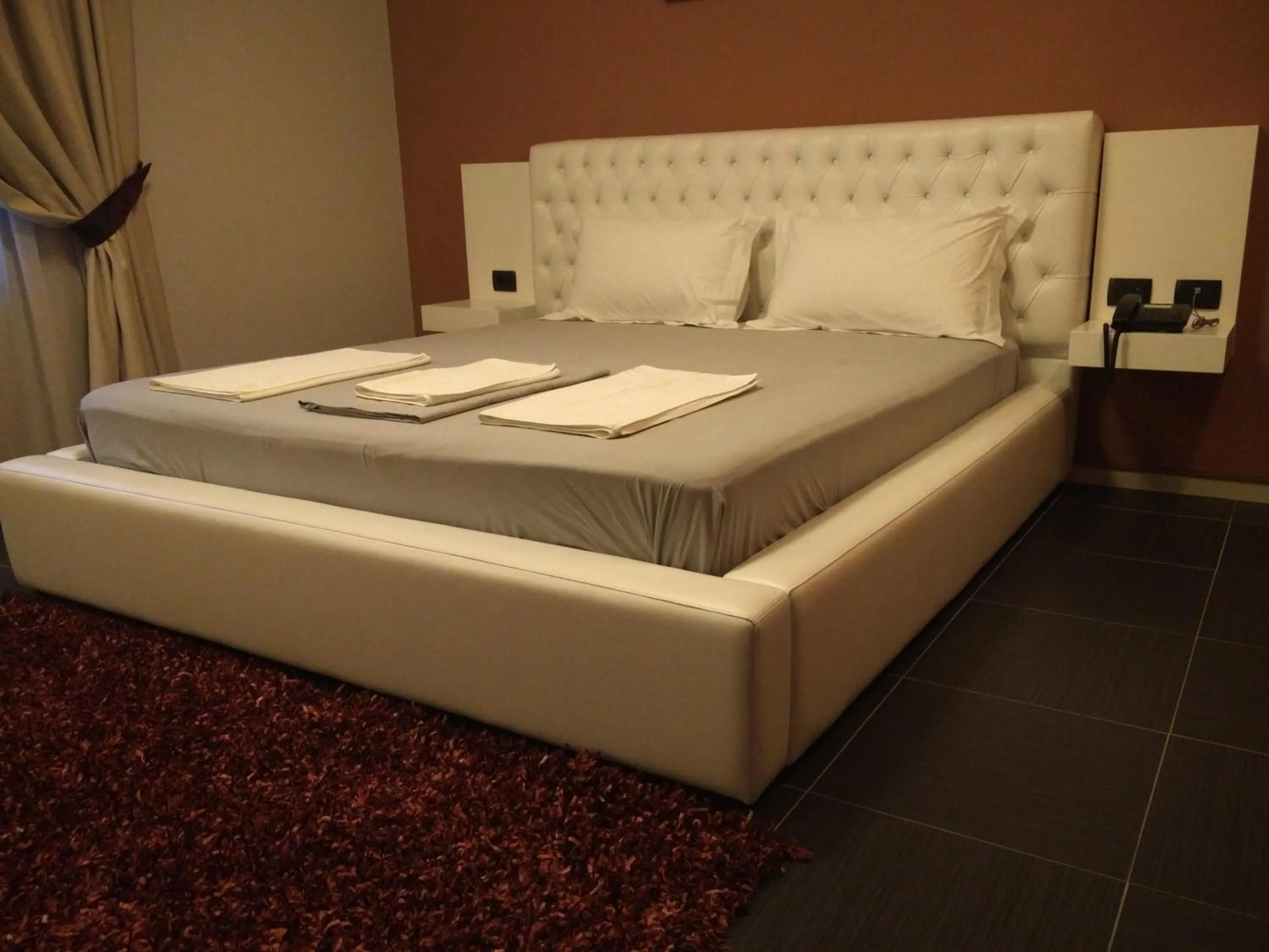 Bedroom, Bed in Hotel Mustang