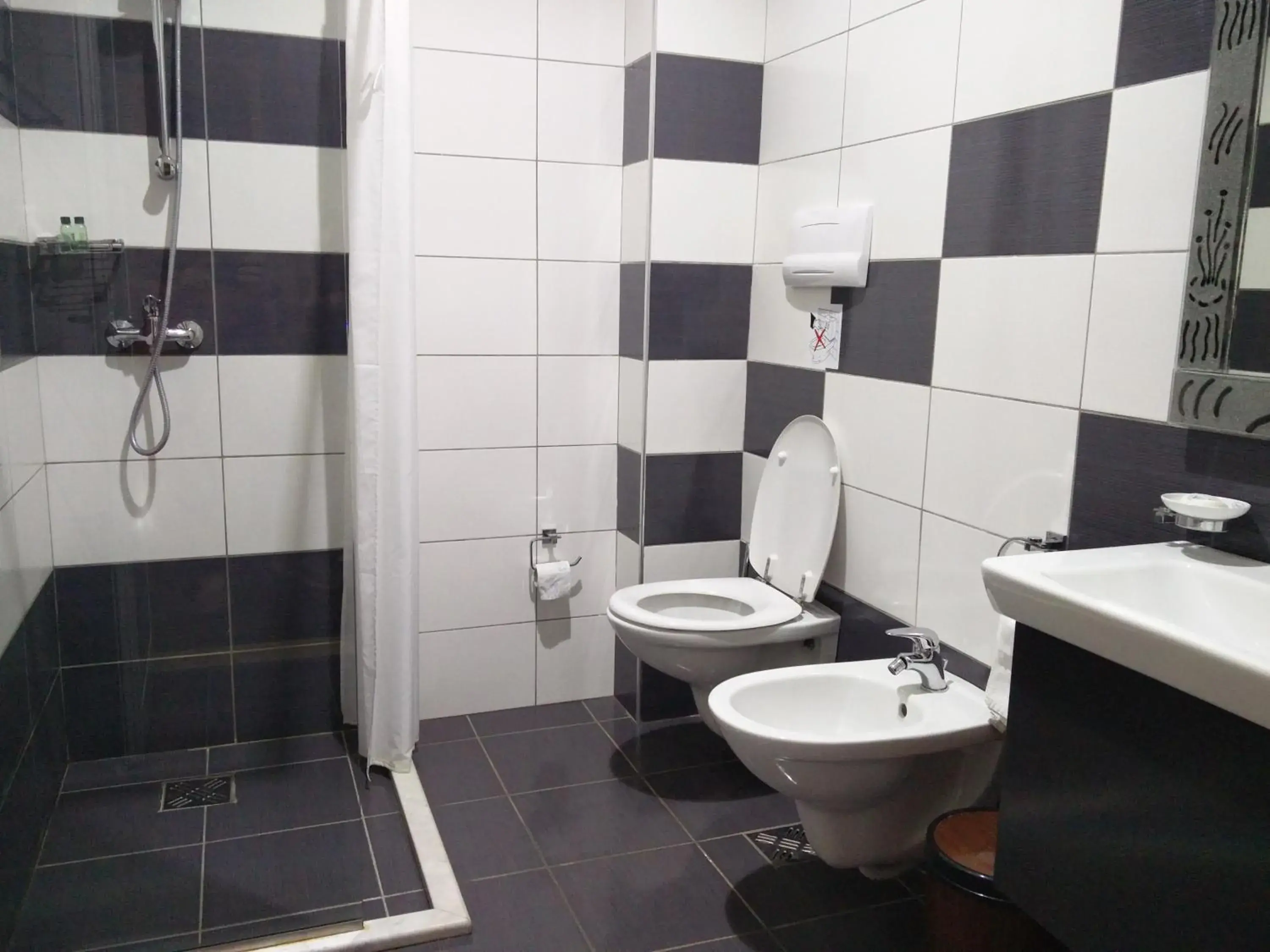 Twin Room in Hotel Mustang Twin Room in Hotel Mustang