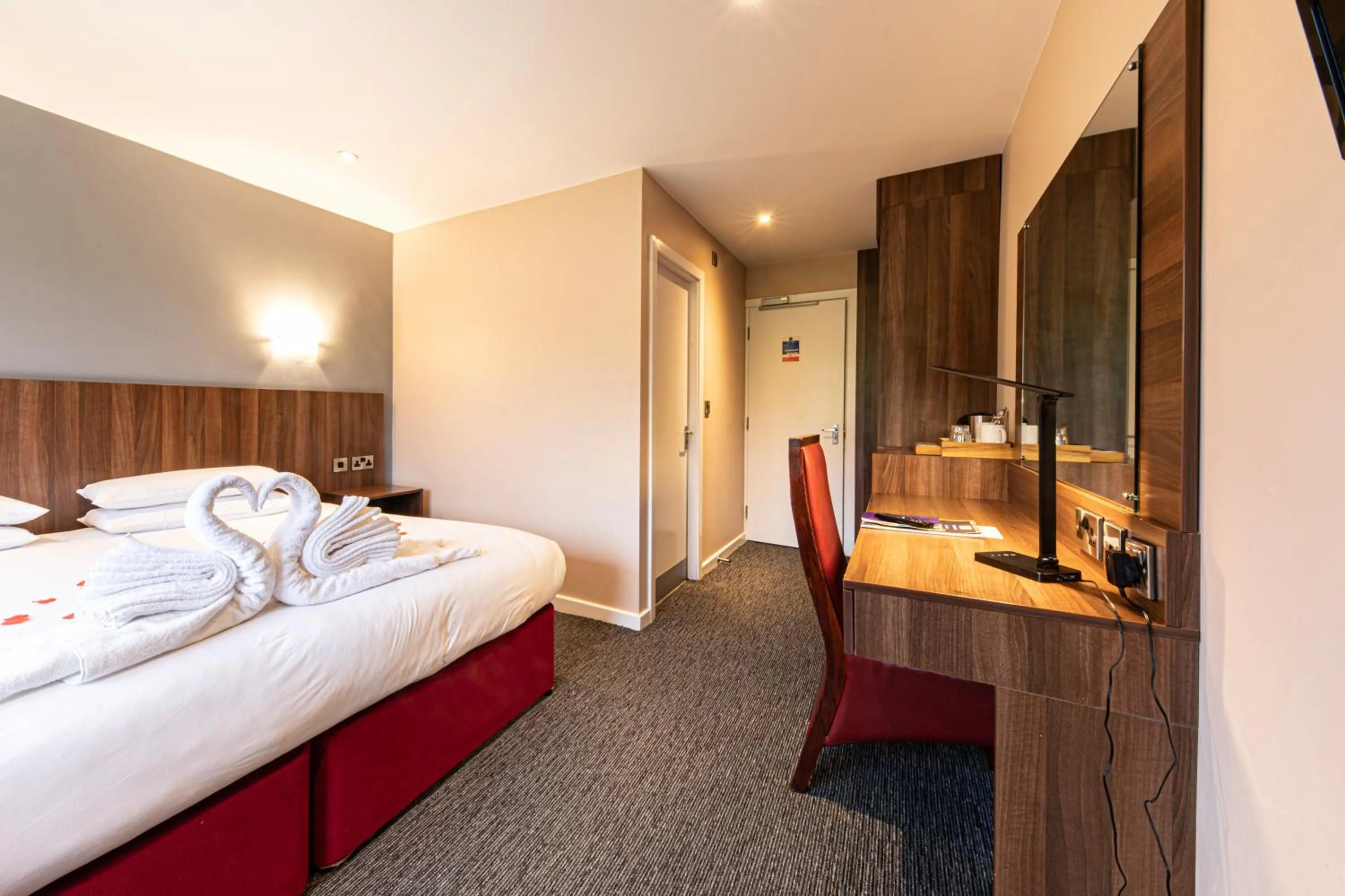 Bedroom, Bed in Springfield Hotel & Health Club