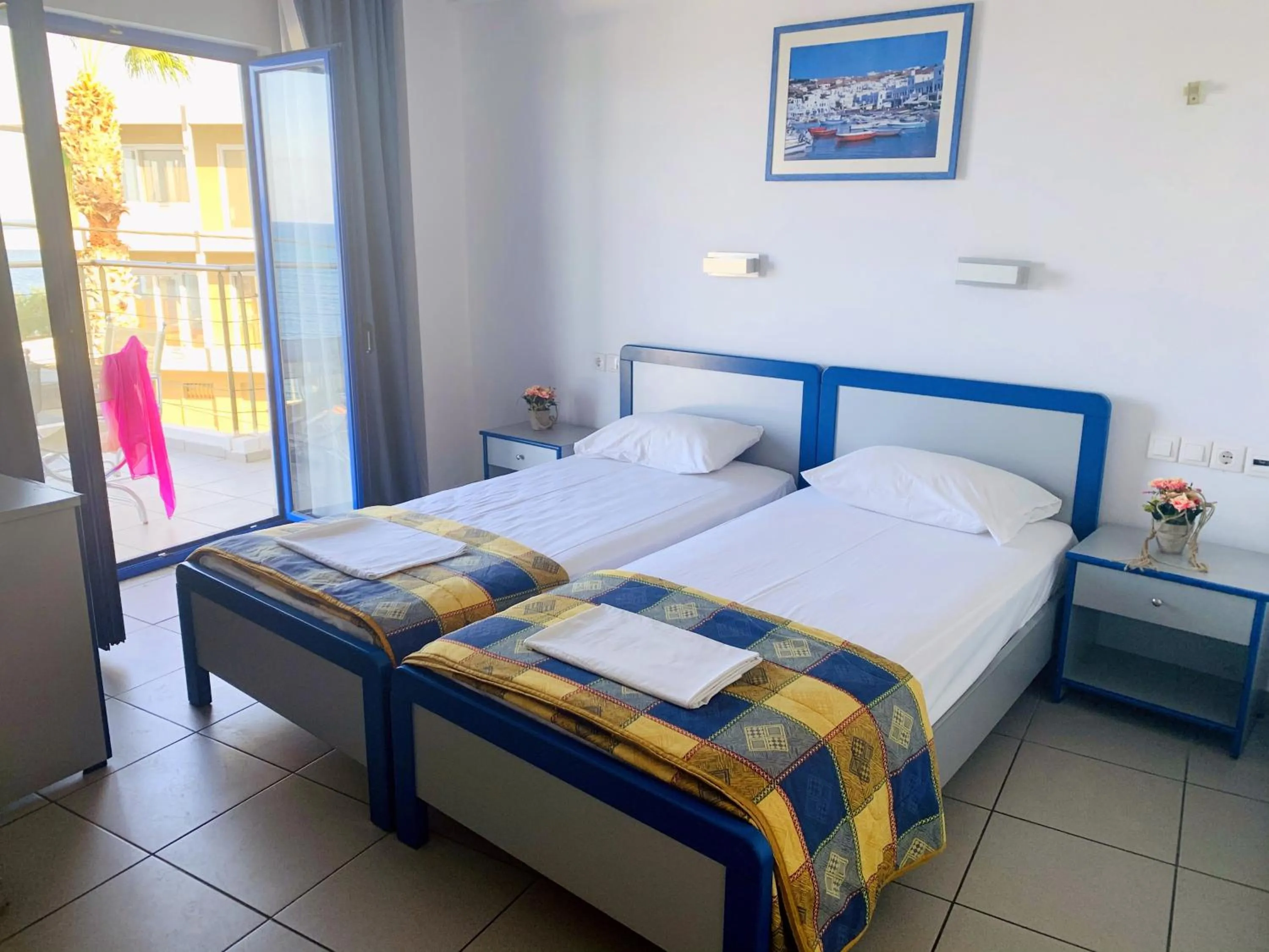 Bed in Kassavetis Center - Hotel Studios & Apartments