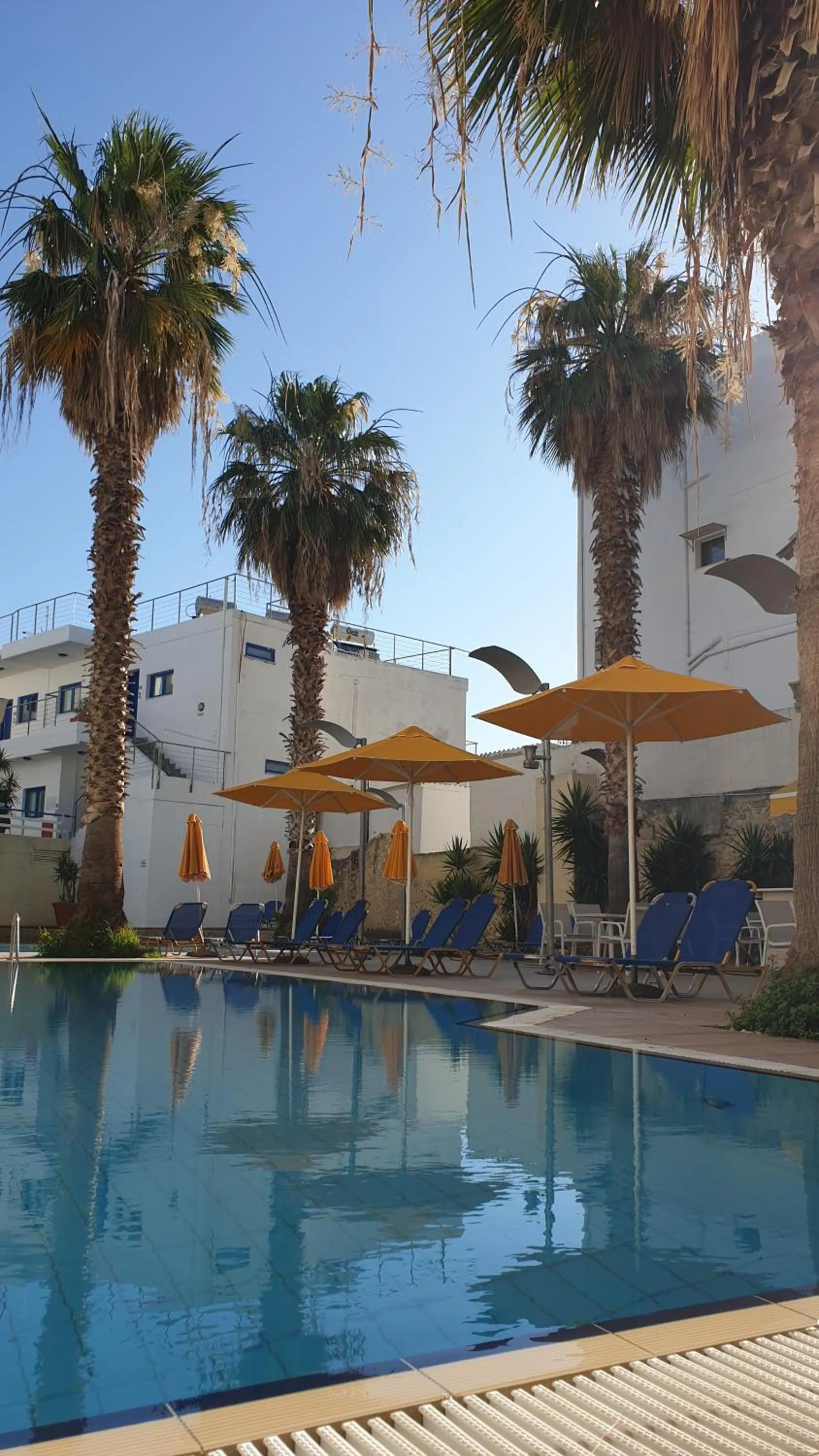 Swimming pool in Kassavetis Center - Hotel Studios & Apartments