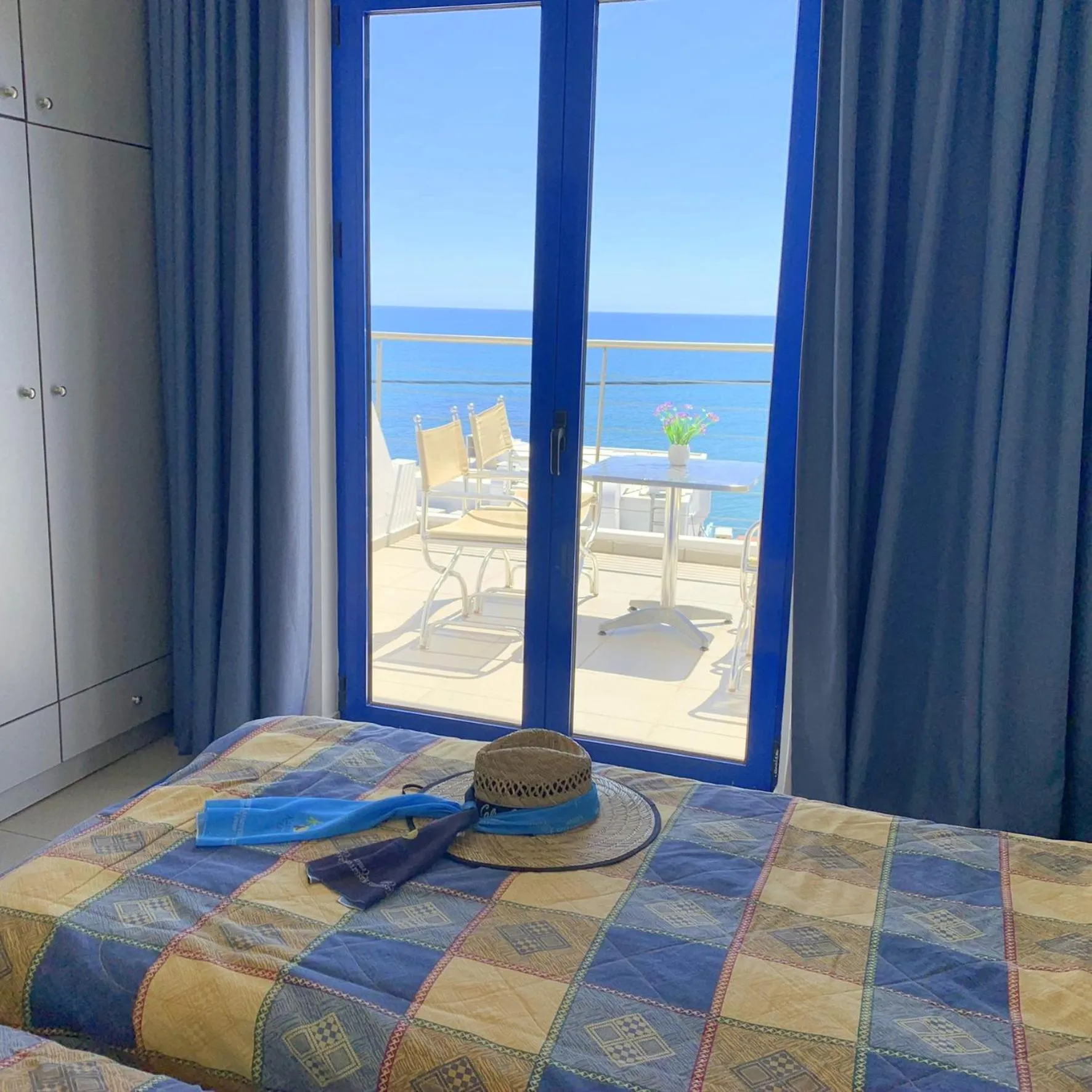 Bed in Kassavetis Center - Hotel Studios & Apartments